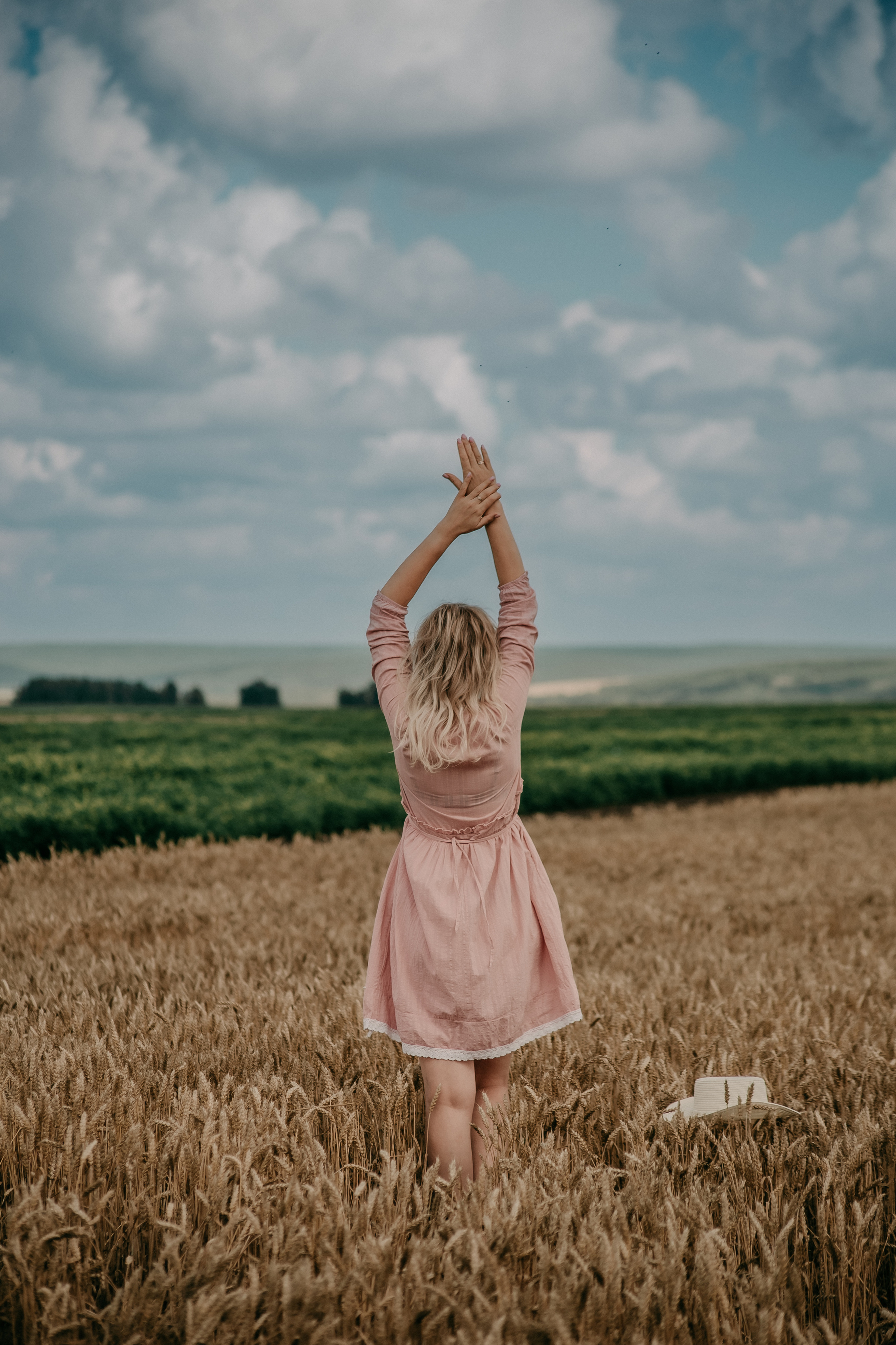 Прогулка в поле. Светлана, Матвей, Захар. Фотограф Регина Крикунова г. Красноярск