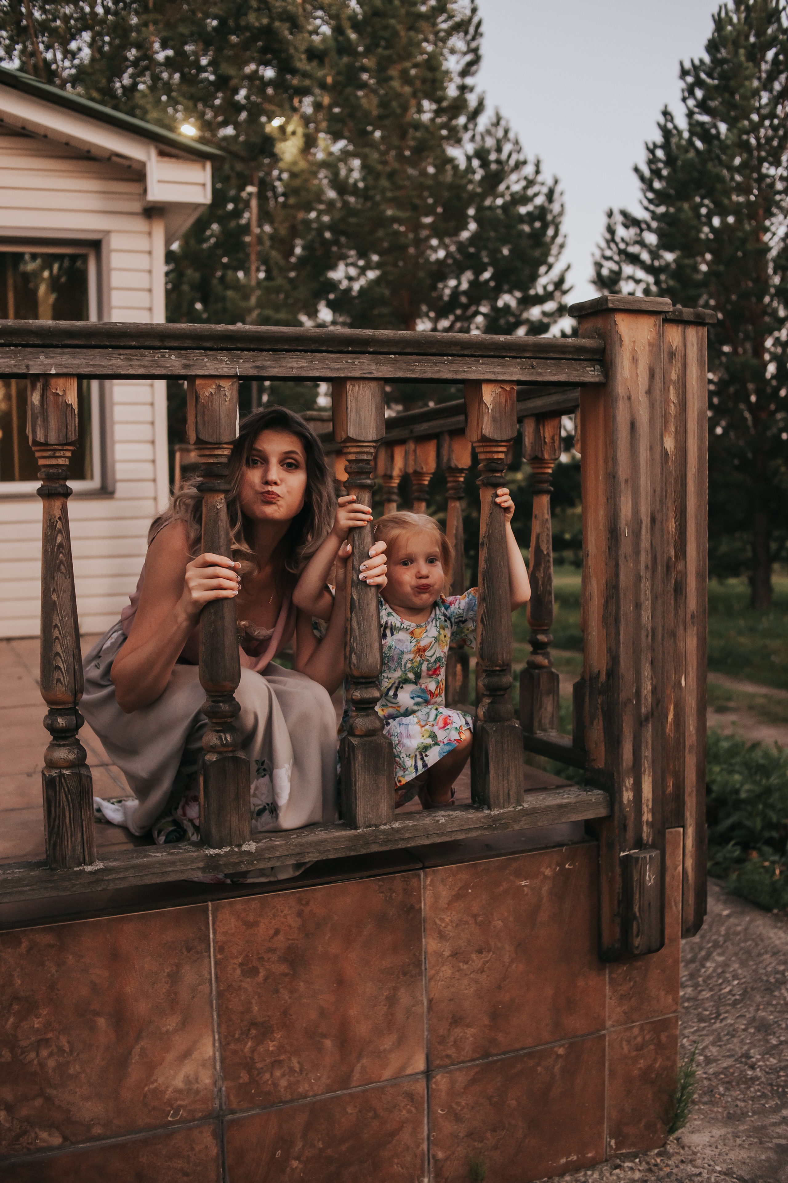 Маргарита и Мирослава. Пикник в саду. Фотограф Регина Крикунова г. Красноярск