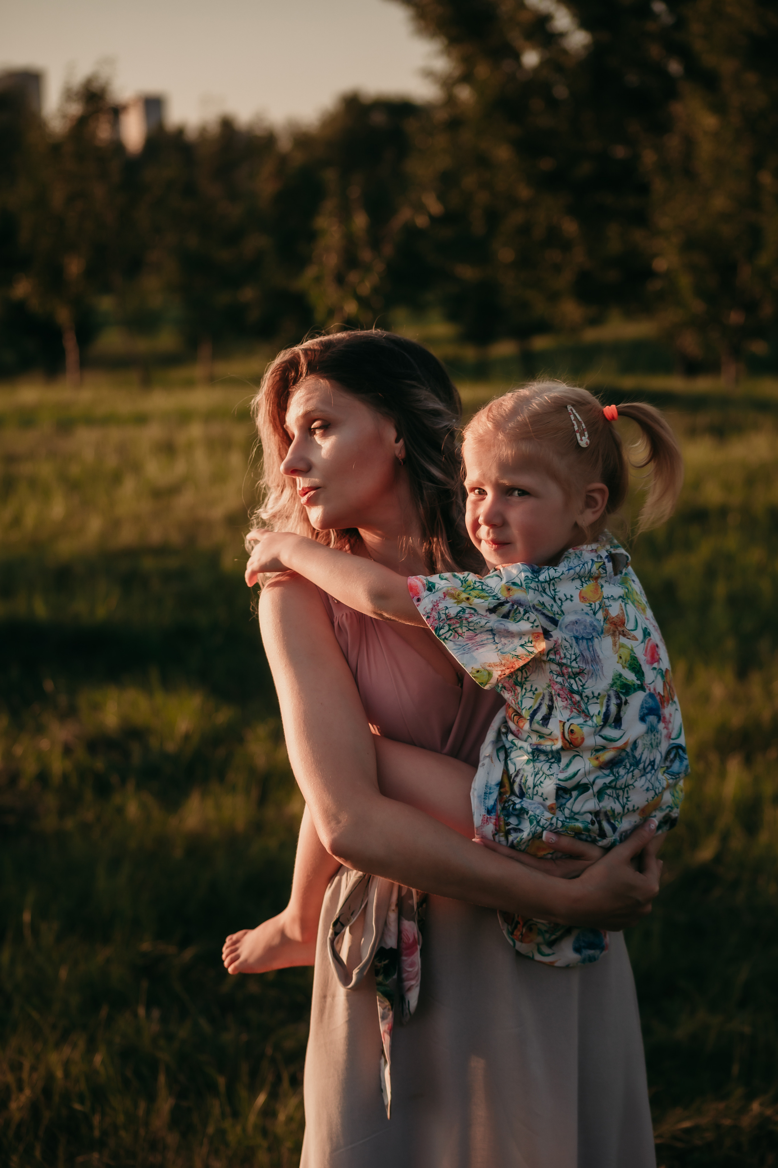 Маргарита и Мирослава. Пикник в саду. Фотограф Регина Крикунова г. Красноярск