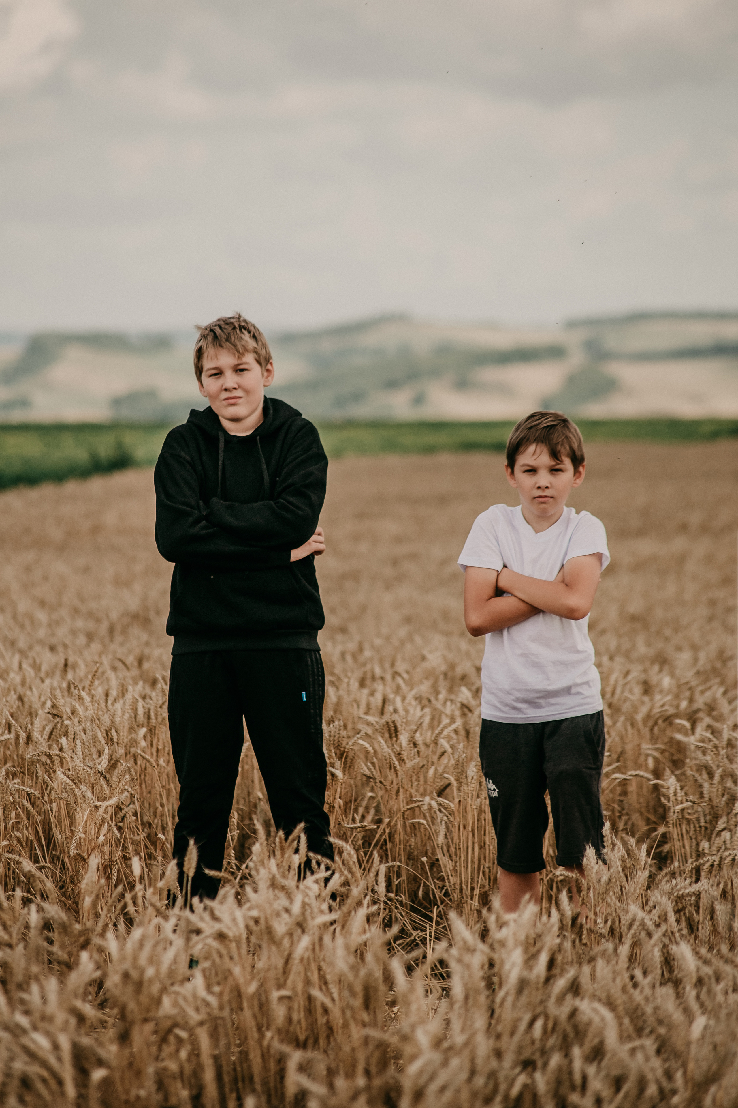 Прогулка в поле. Светлана, Матвей, Захар. Фотограф Регина Крикунова г. Красноярск