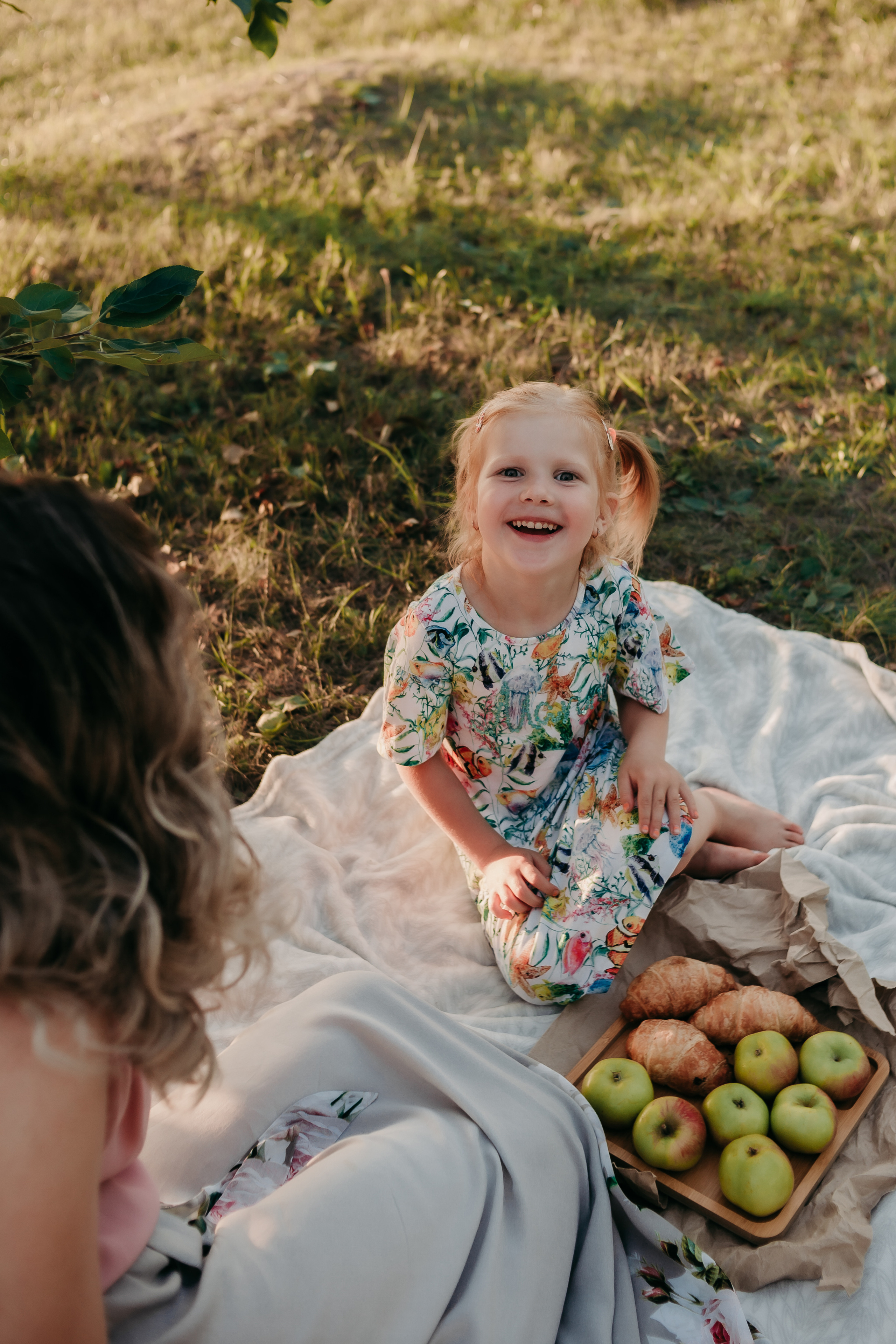 Маргарита и Мирослава. Пикник в саду. Фотограф Регина Крикунова г. Красноярск