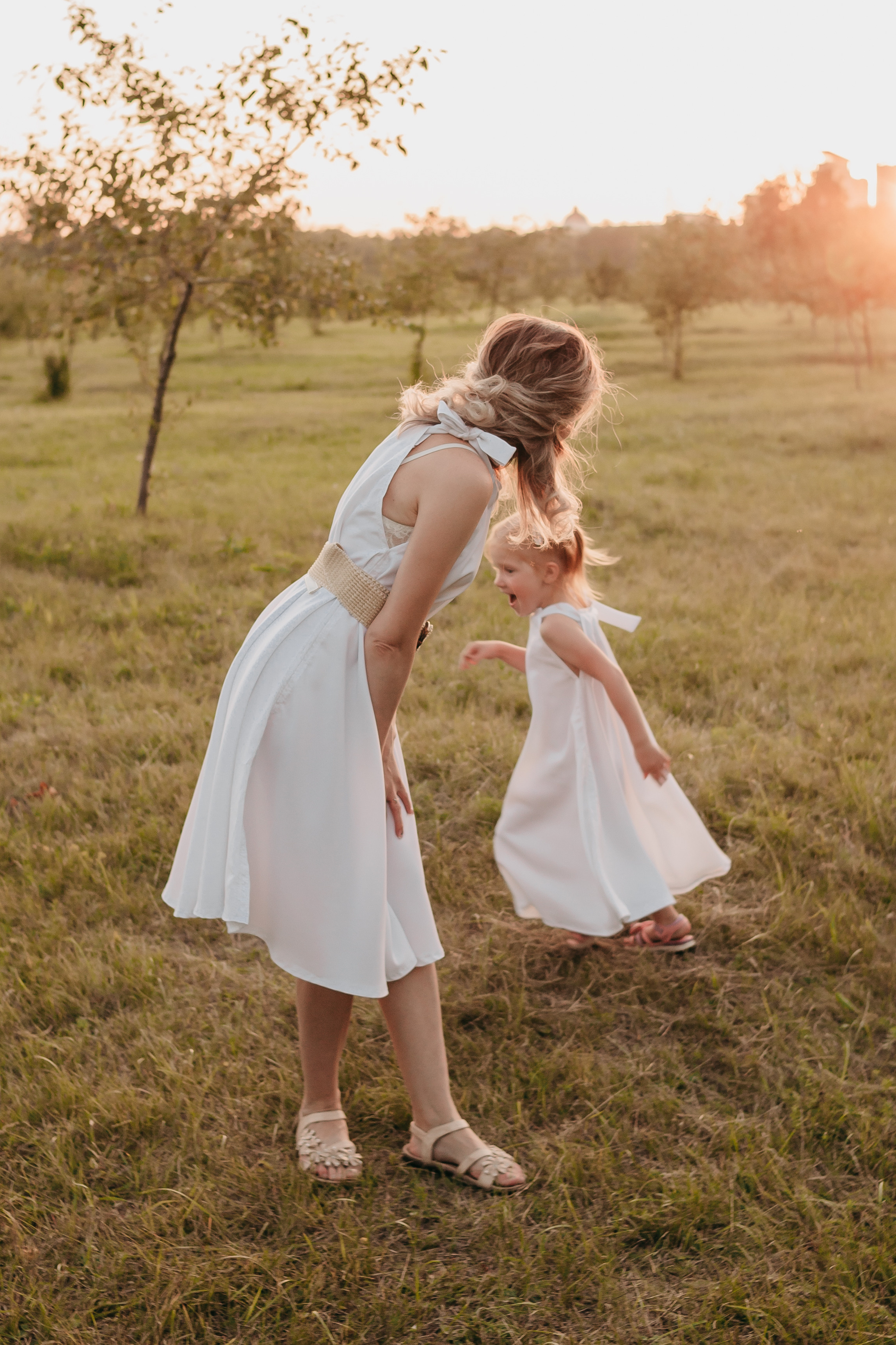 Маргарита и Мирослава. Пикник в саду. Фотограф Регина Крикунова г. Красноярск