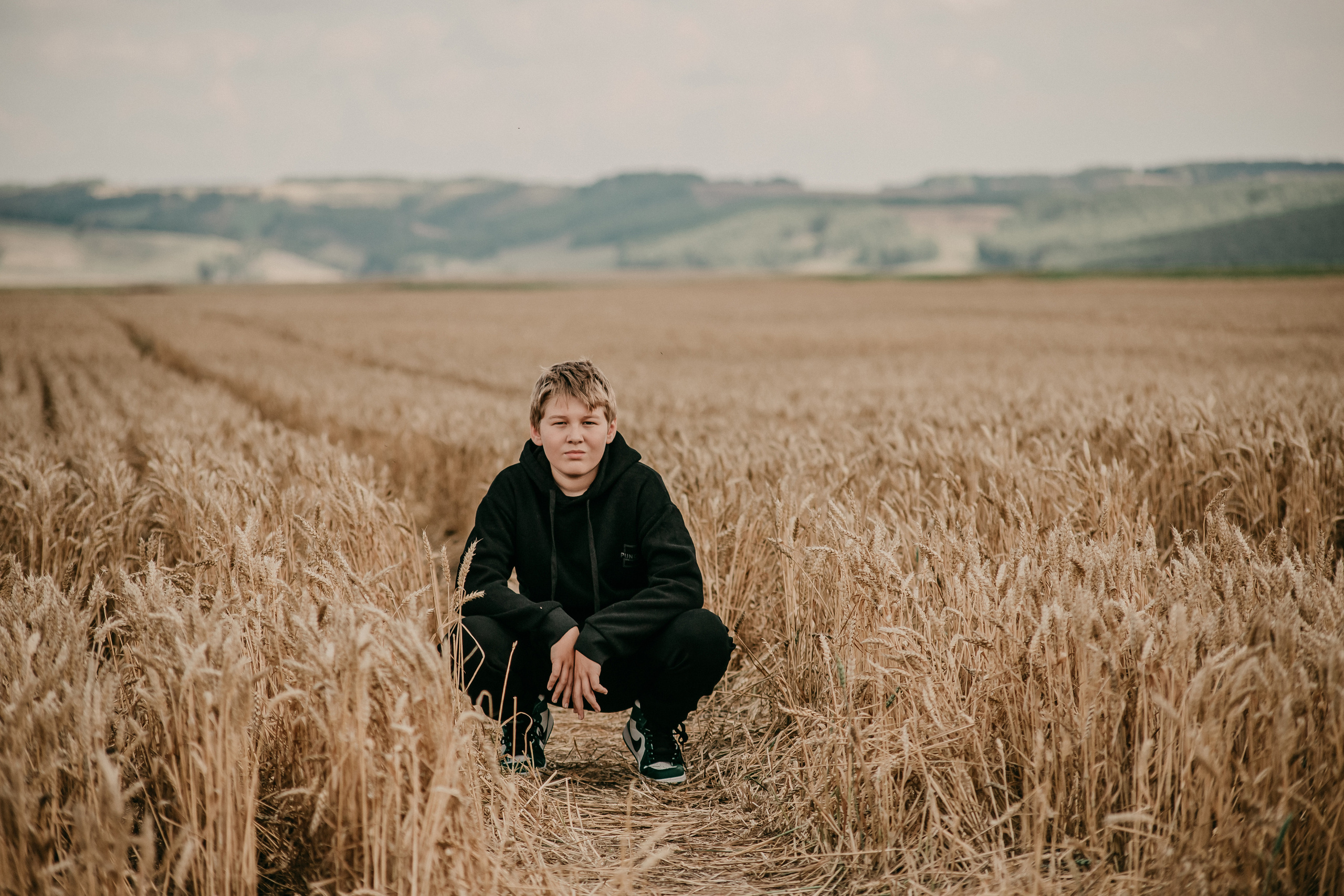 Прогулка в поле. Светлана, Матвей, Захар. Фотограф Регина Крикунова г. Красноярск