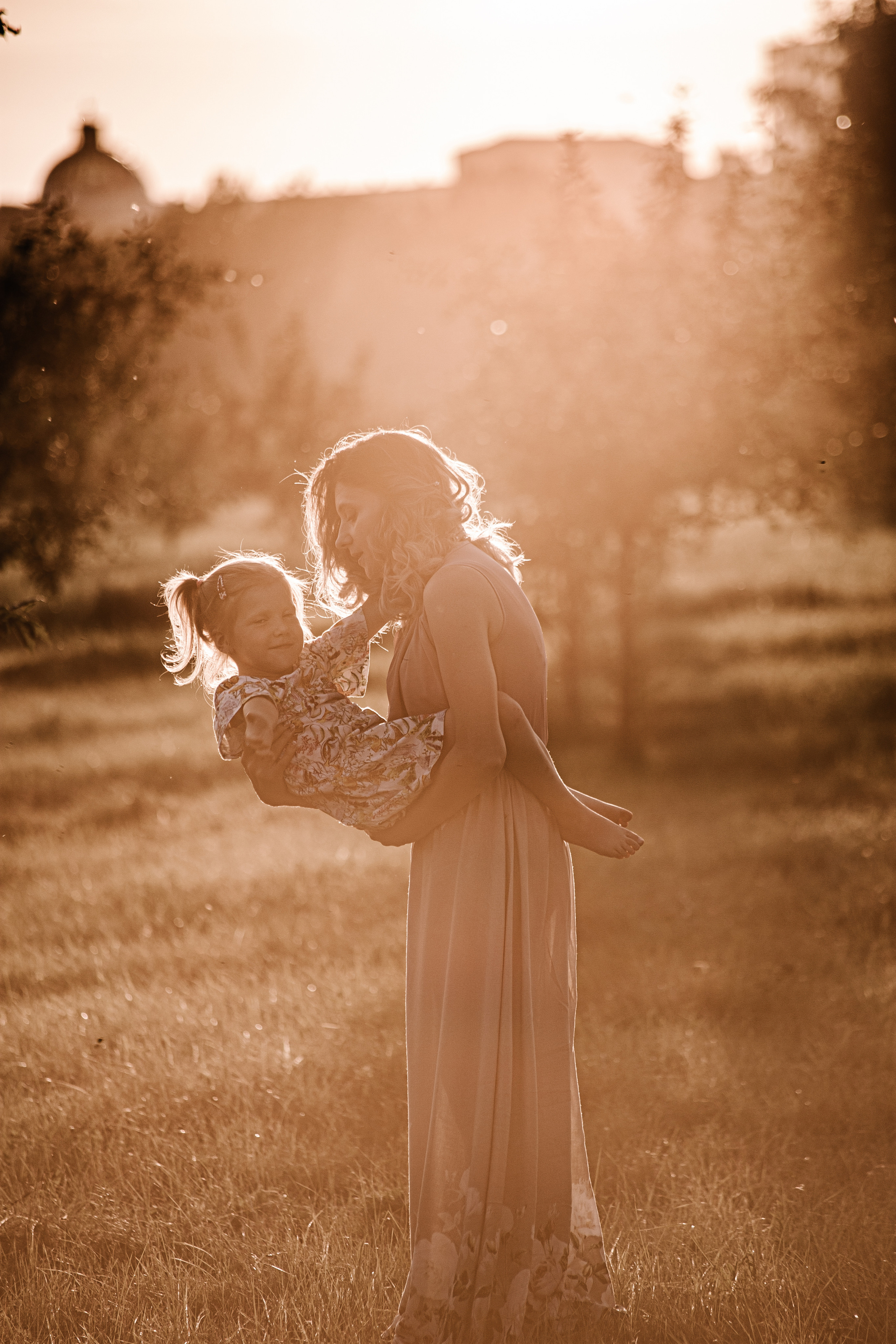 Маргарита и Мирослава. Пикник в саду. Фотограф Регина Крикунова г. Красноярск