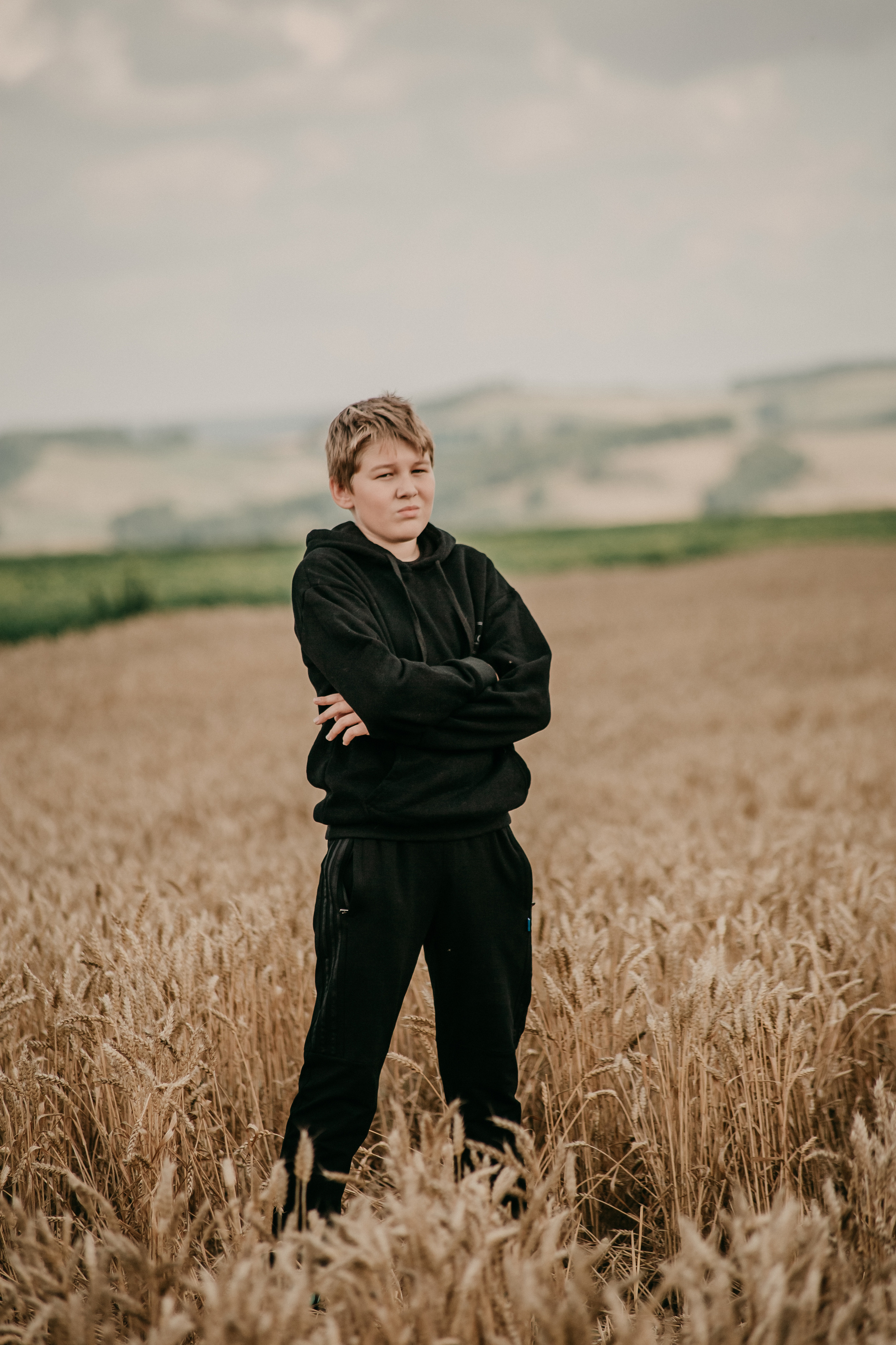 Прогулка в поле. Светлана, Матвей, Захар. Фотограф Регина Крикунова г. Красноярск