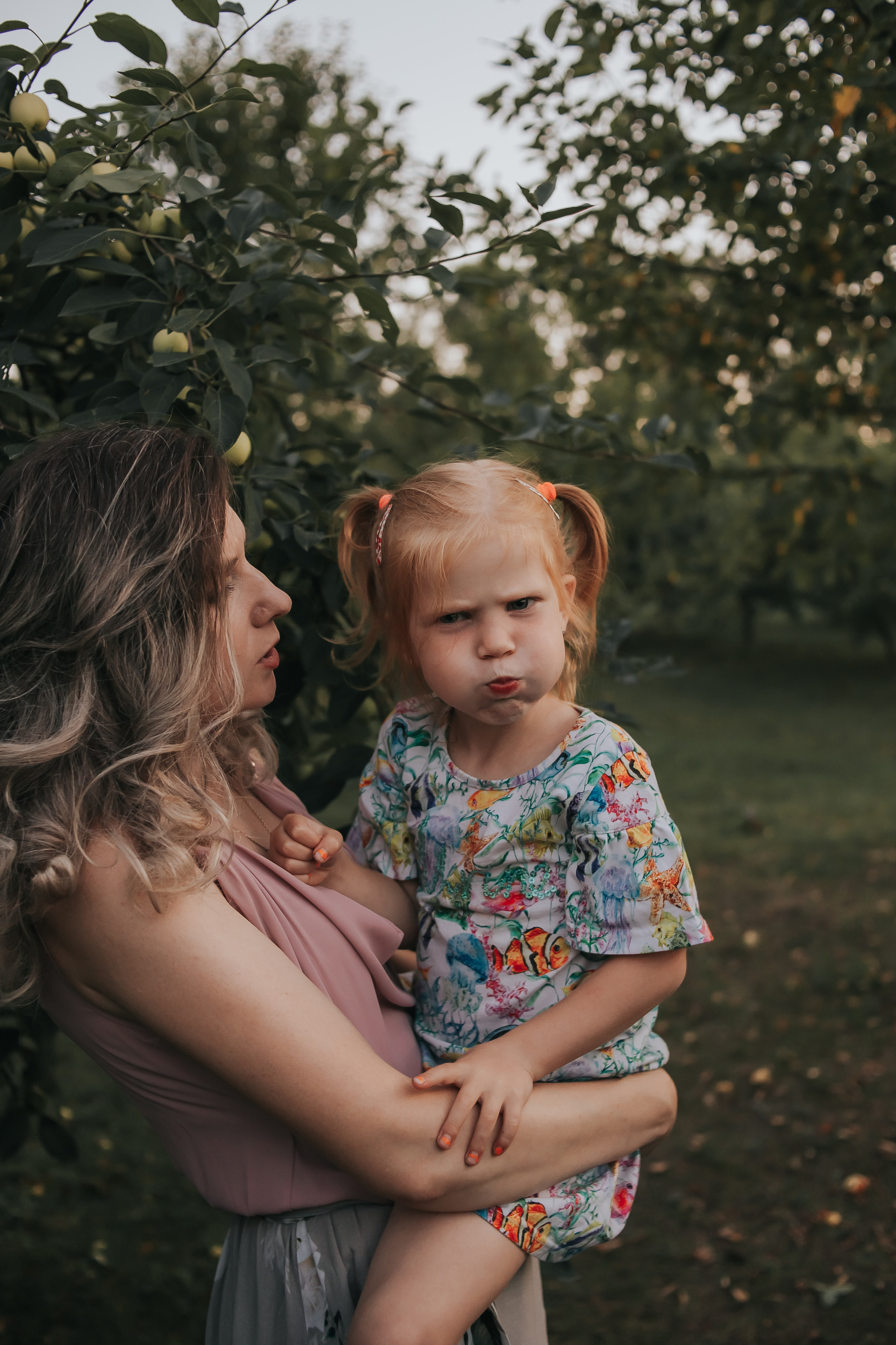 Маргарита и Мирослава. Пикник в саду. Фотограф Регина Крикунова г. Красноярск