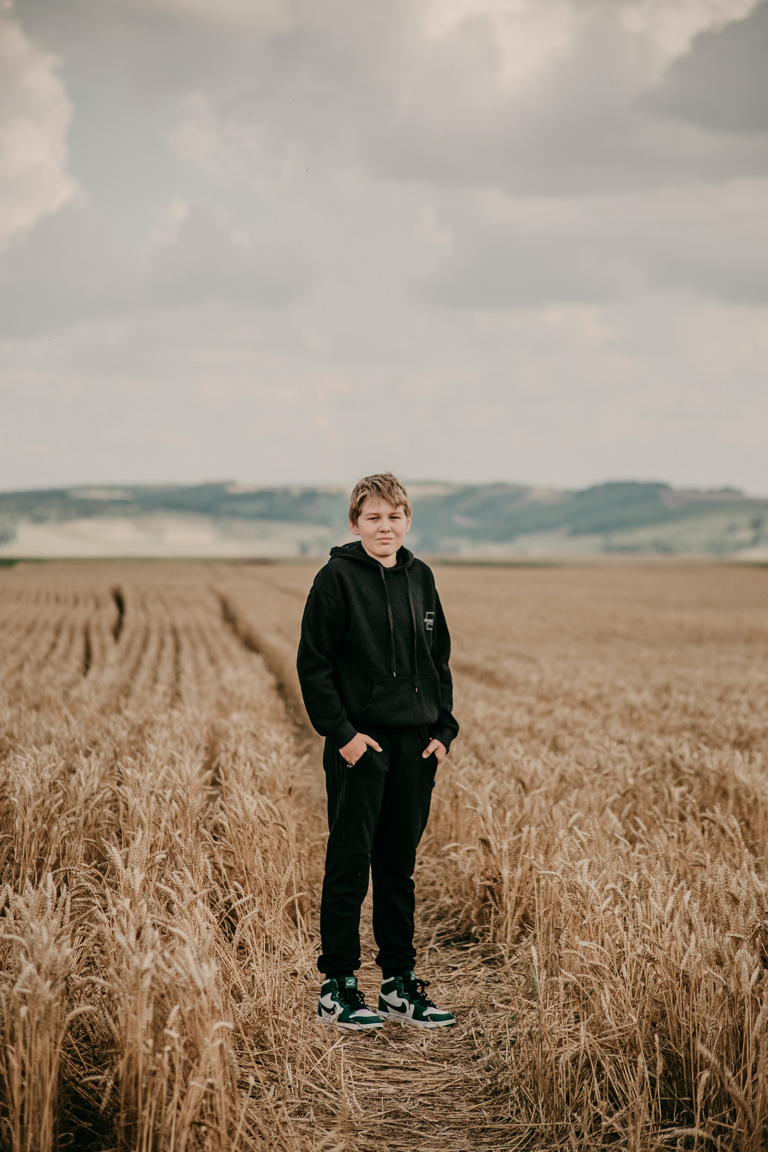 Прогулка в поле. Светлана, Матвей, Захар. Фотограф Регина Крикунова г. Красноярск