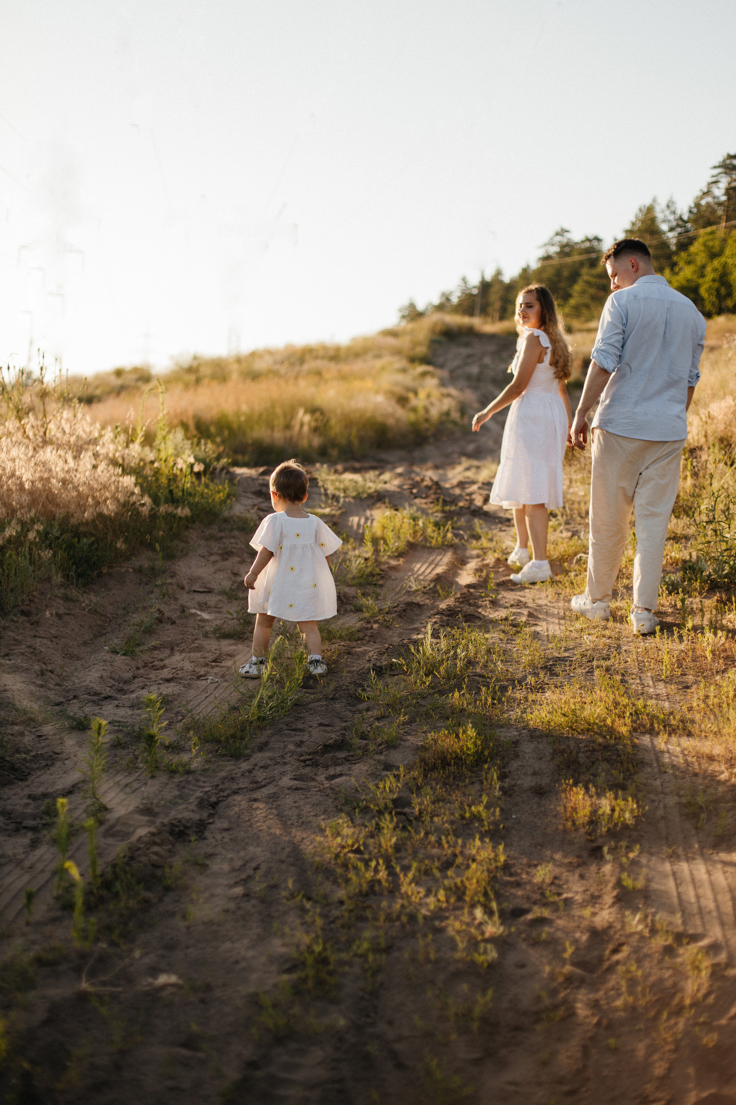 Семейная фотосессия в поле. Семейный фотограф в Самаре Елена Ефимова