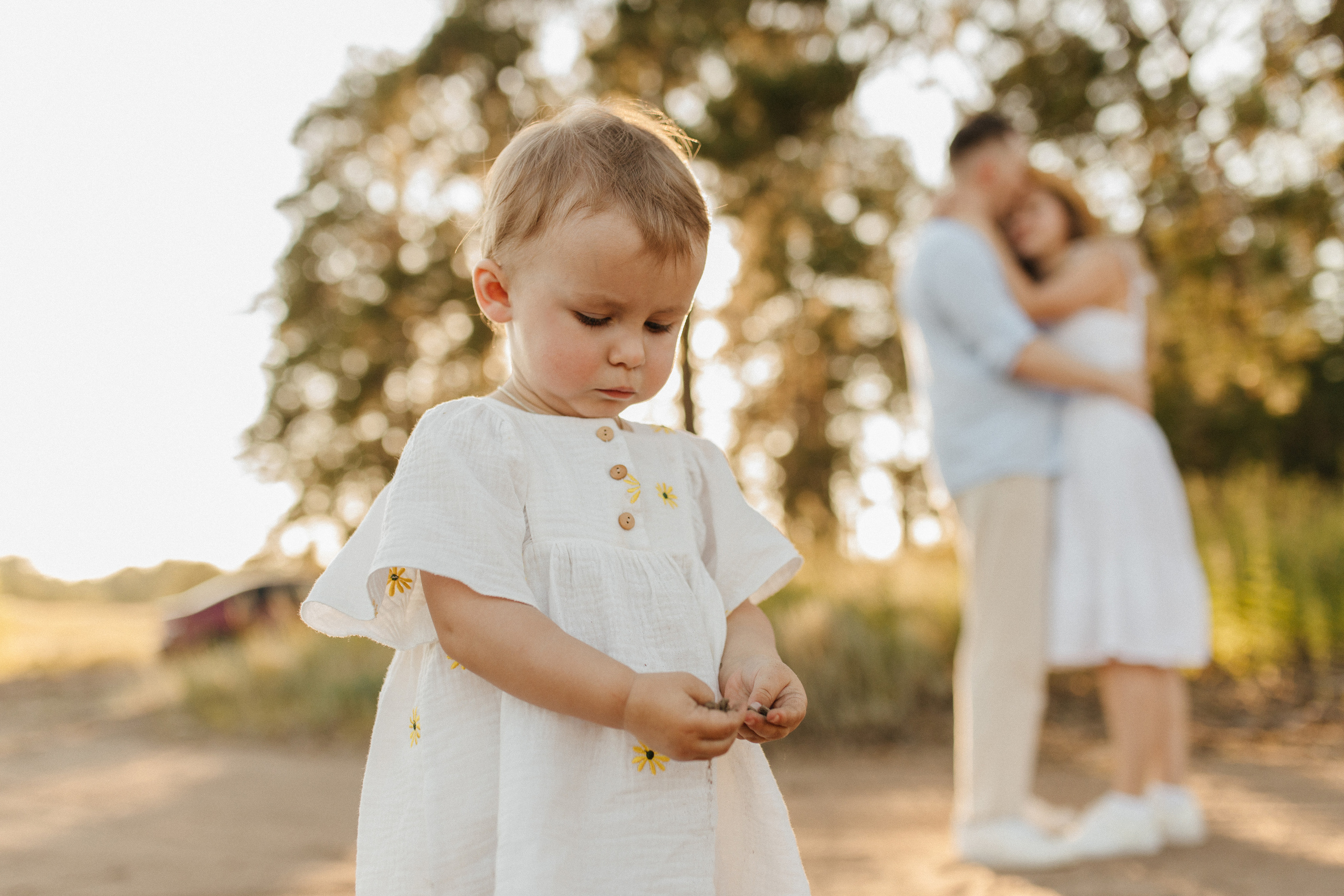 Семейная фотосессия в поле. Семейный фотограф в Самаре Елена Ефимова