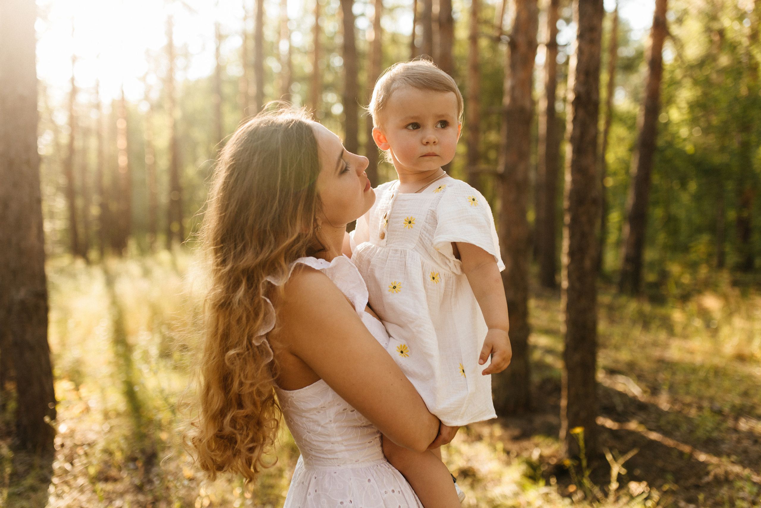 мама и маленькая дочка фотосессия на природе недалеко от Самары