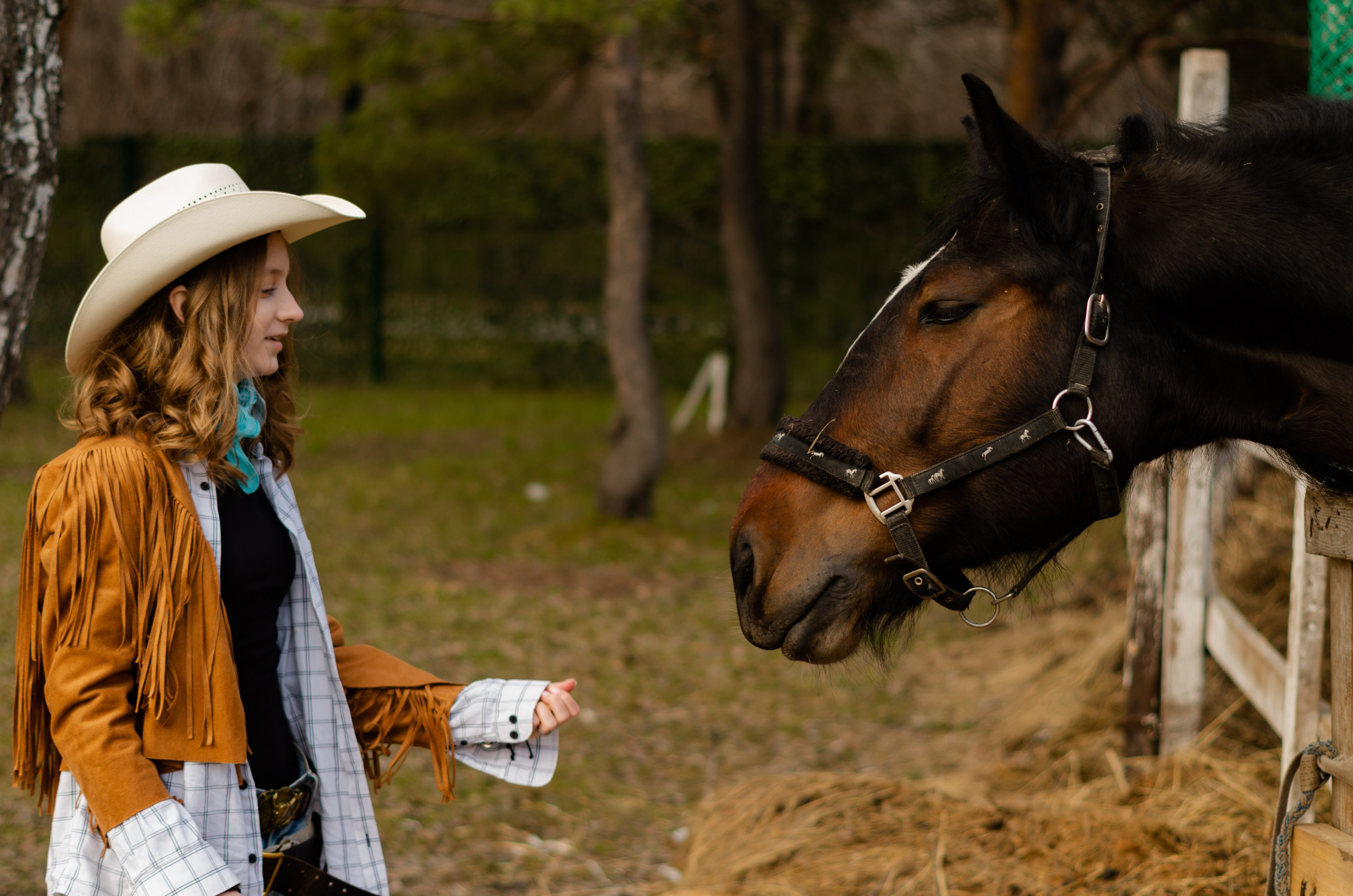 Ковбойская девчонка. Фотограф Марина Доглядная Челябинск фотосессии с лошадьми, мотоциклами