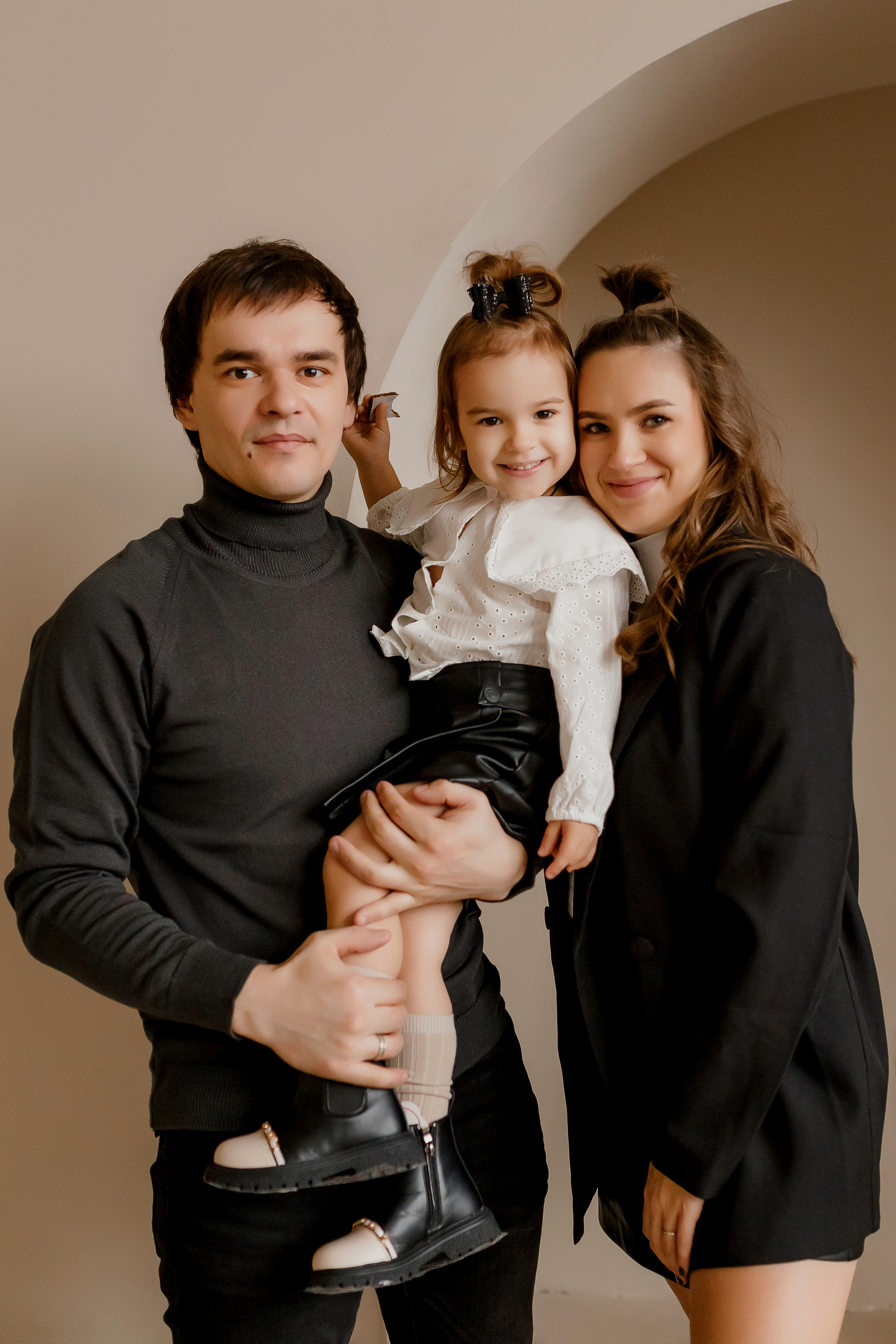 Артем, Карина и София. Семейный фотограф • Домашние съемки в Нижнем Новгороде