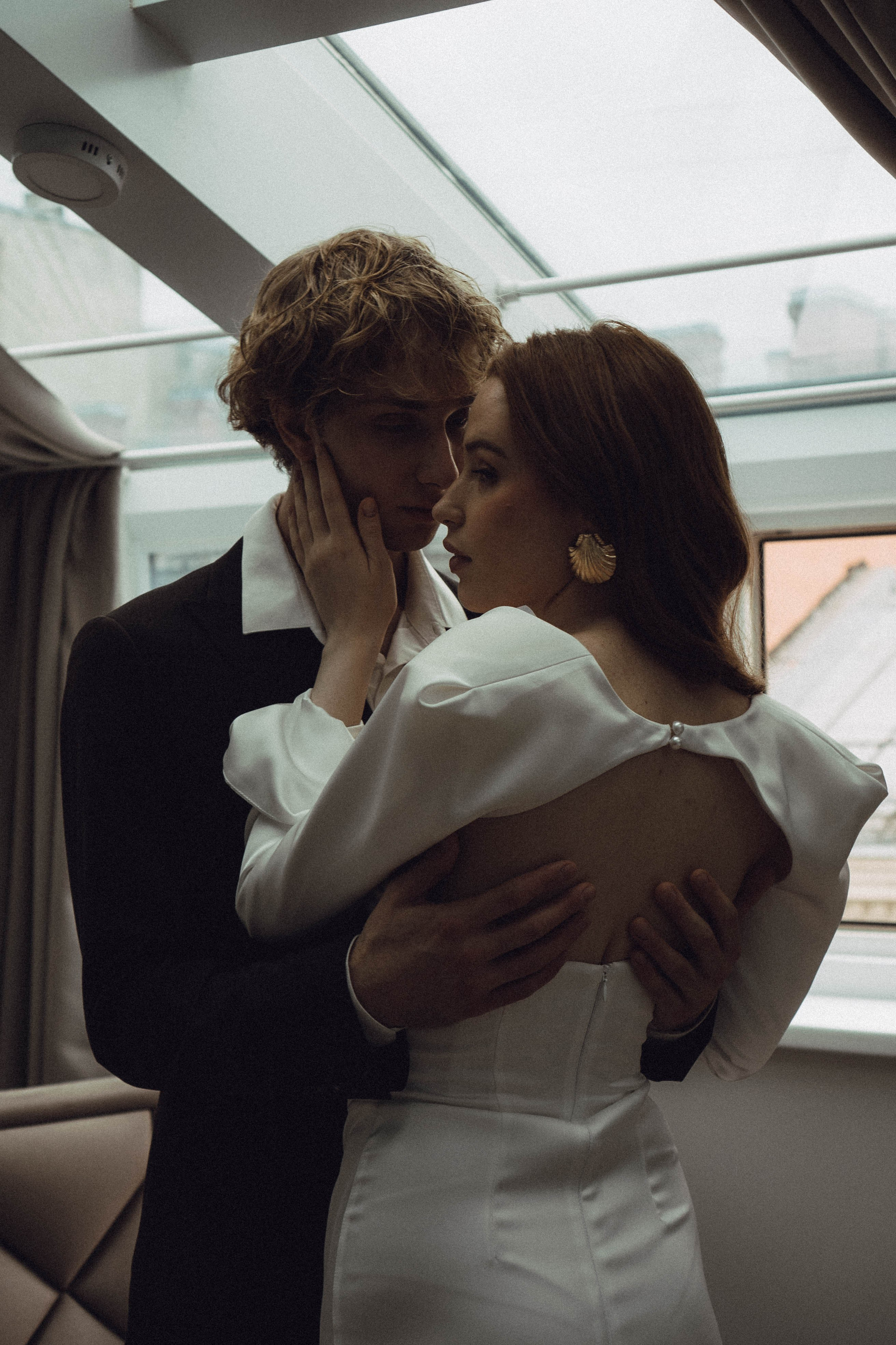 СВАДЕБНАЯ СЬЕМКА В ОТЕЛЕ. СБОРЫ ЖЕНИХА И НЕВЕСТЫ И ТАКЖЕ ТОР И ПОДГОТОВКА К ПРОГУЛКЕ. Профессиональный фотограф, Санкт-Петербург — Виктория Богомолова