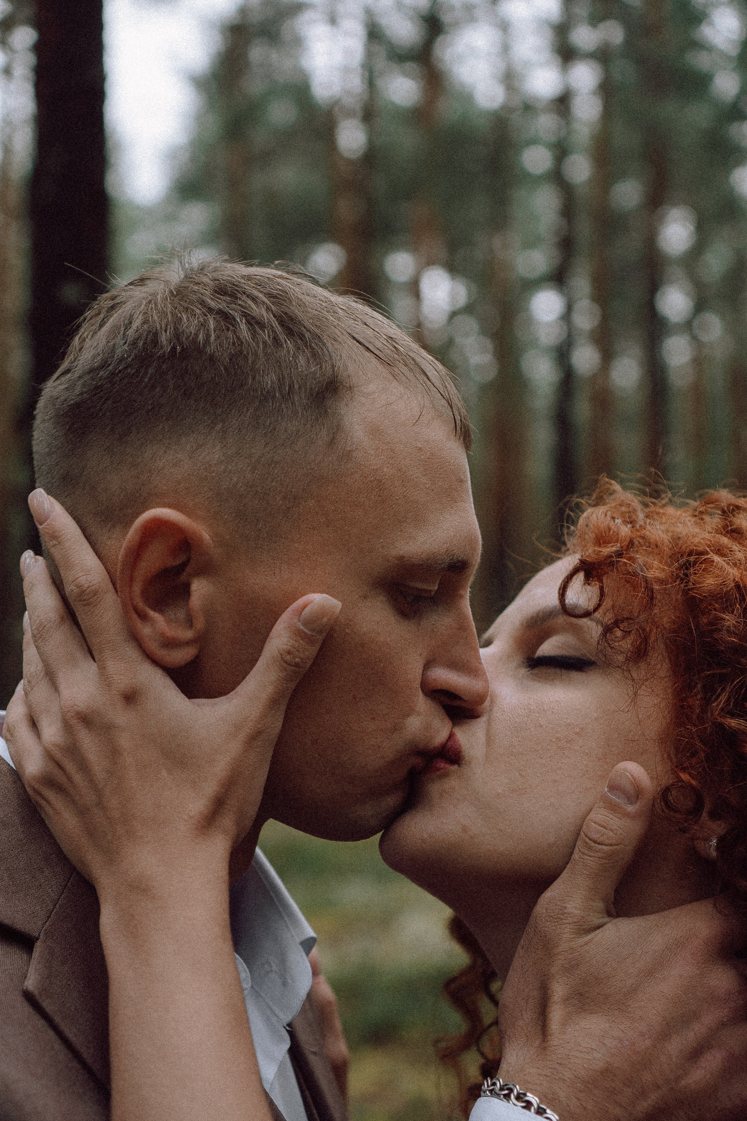 СВАДЕБНАЯ ФОТОСЕССИИЯ ПАРЫ В ГОРОДЕ ПРИОЗЕРСК В СОСНОВОМ ЛЕСУ И С ПИКАПОМ. Профессиональный фотограф, Санкт-Петербург — Виктория Богомолова