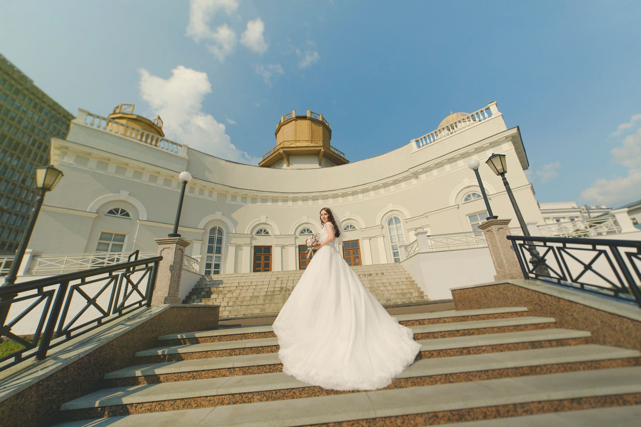 Свадебная Фотосессия в г. казани | Фотограф на Свадьбу в г. Казани Фотограф Садег Азарми тел. +79172288430 ✔ Сборы невесты и жениха✔ Утро невесты (детали, эмоции, подготовка)✔ Репортажная съёмка ЗАГСа и выездной регистрации✔ Свадебная прогулка✔ Фотосъёмка банкета и вечеринки✔ Креативные и тематические свадьбы✔ Свадьба на природе (лайфстайл)✔ Девичники и мальчишники