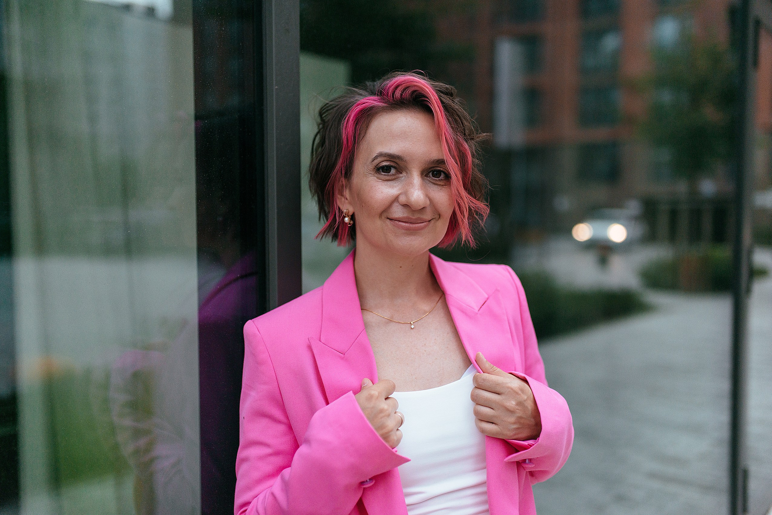 Уличная контент фотосессия для инстаграм дизайнера. Контент фотограф Дарья Едапина Новосибирск. Фотограф Дарья Едапина Новосибирск