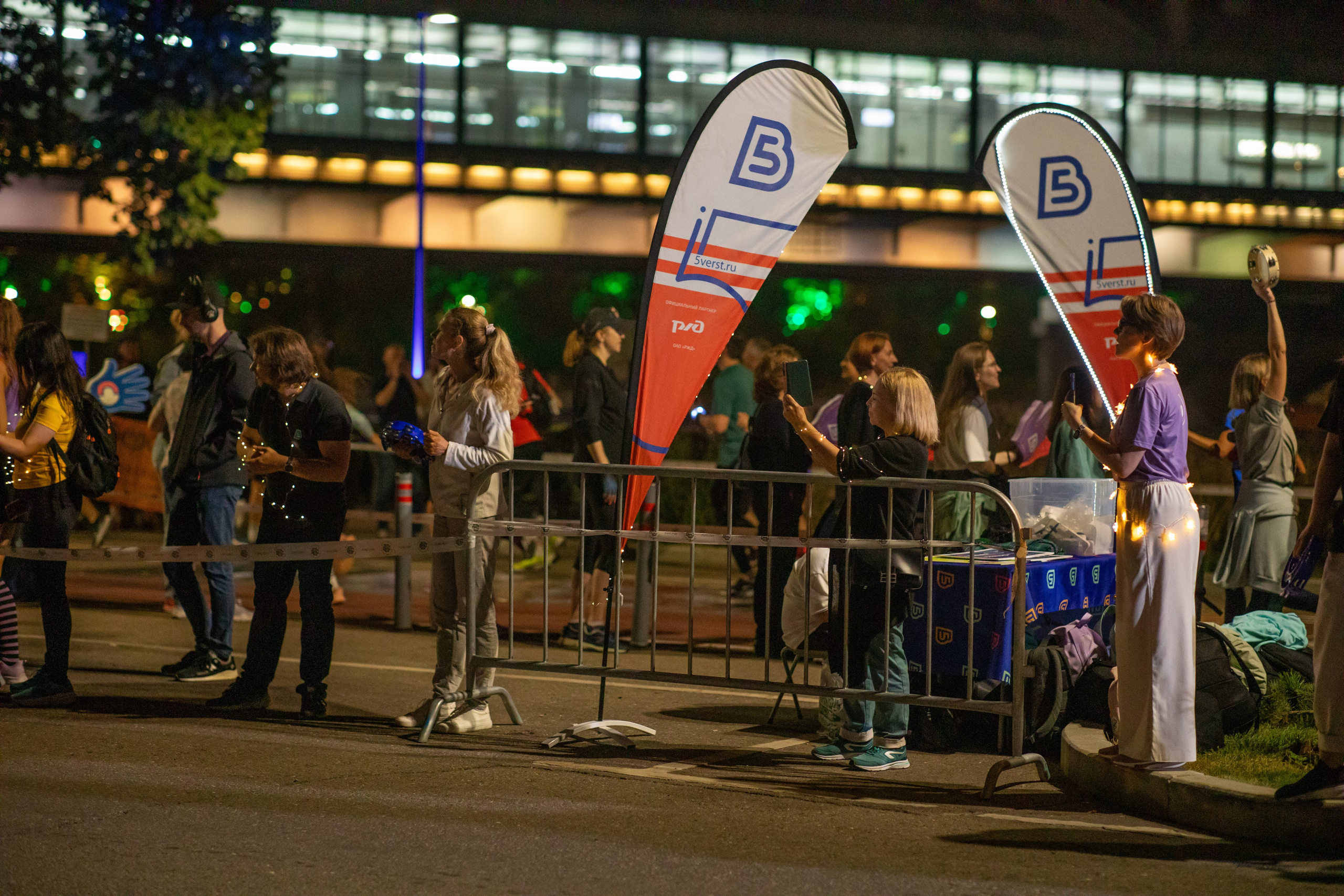 Самая крутая поддержка Ночного забега от 5 вёрст 03.08.24. Фотограф Сергей Ловкий