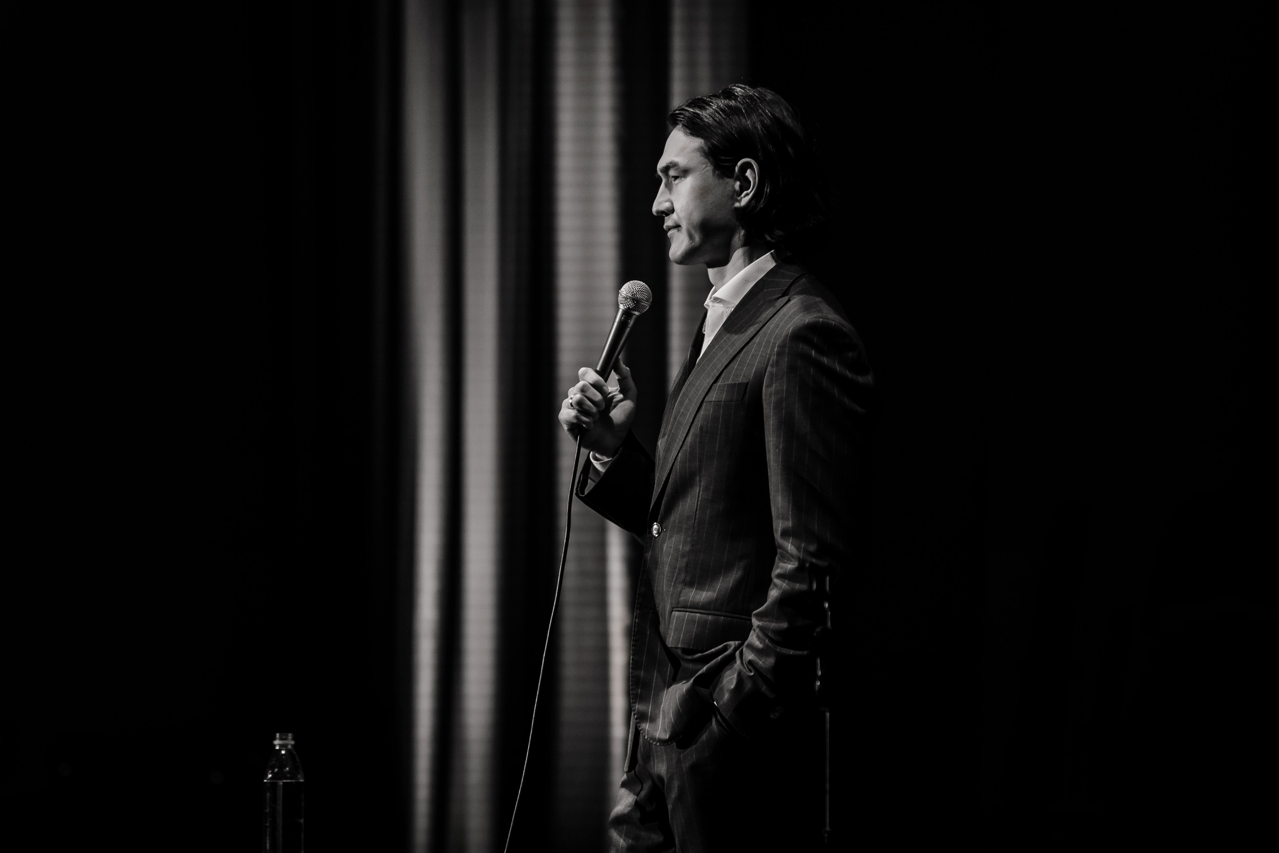 Сольный концерт Нурлана Сабурова. Свадебный и репортажный, фуд фотограф в Новороссийске Евгений Александриди