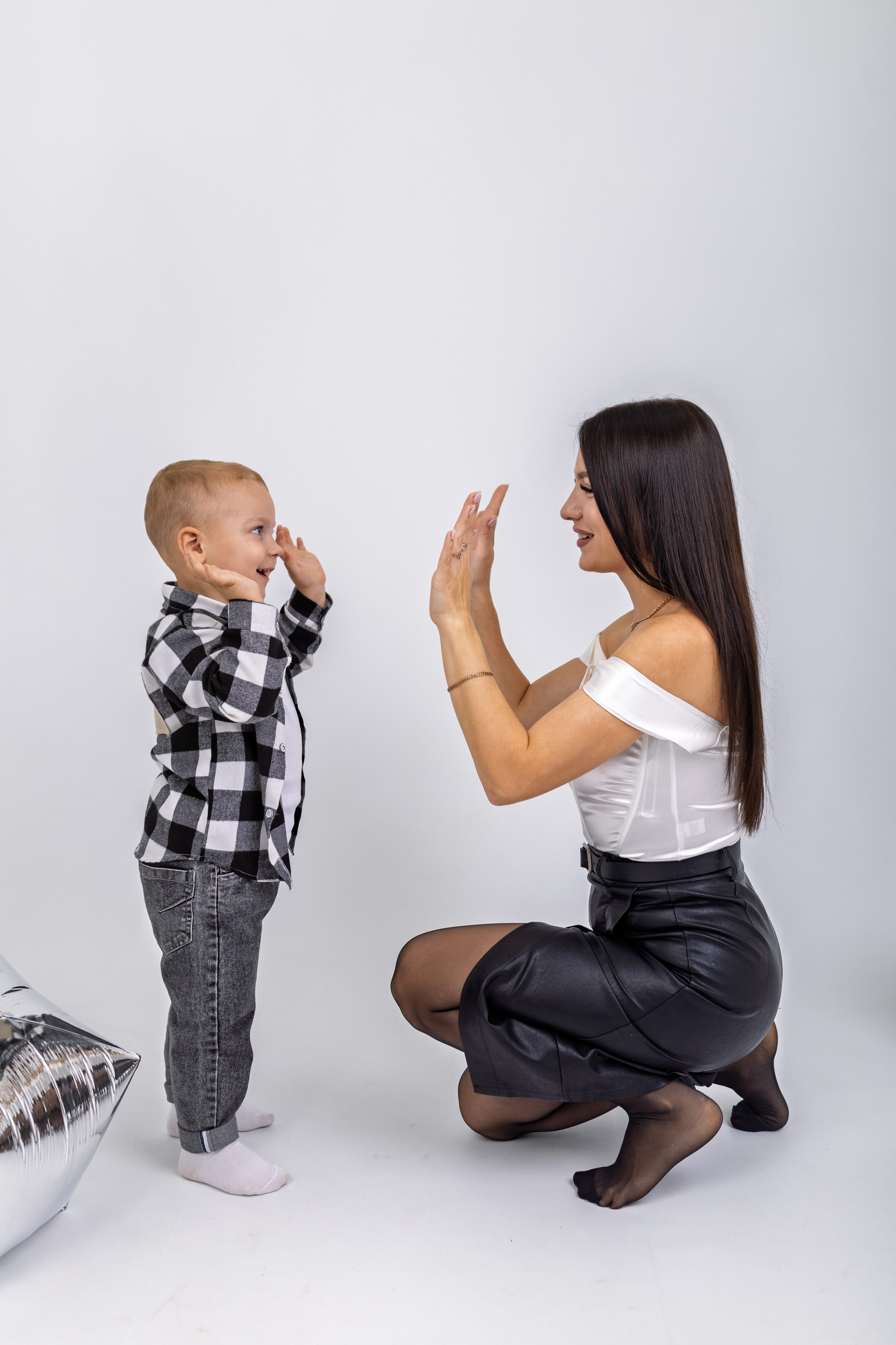Семейная фотосессия в студии Гуково Ростовская область фотограф Григорий Новиков фотовидео съёмка novikov.foto. Фотограф Гуково Григорий Новиков novikov.foto