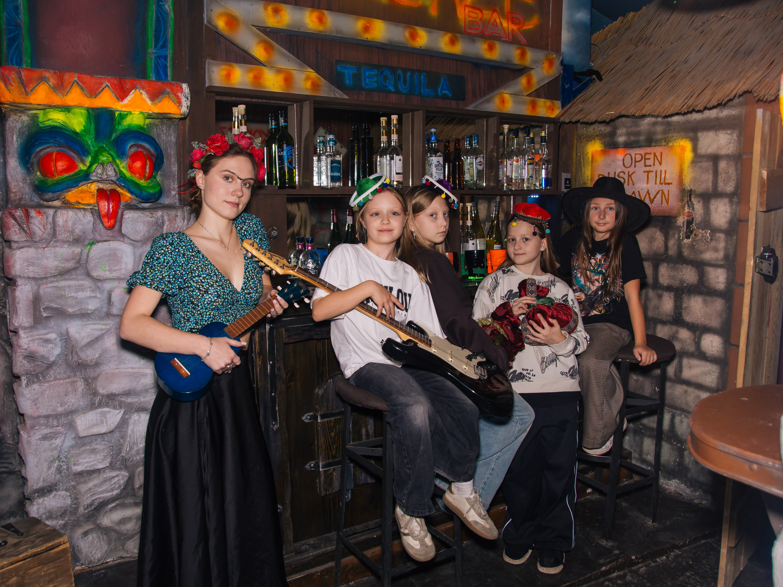 Квесты и праздники в Нелогике. Фотограф в Москве. Индивидуальные и парные съёмки, мероприятия, промо-съёмки для артистов