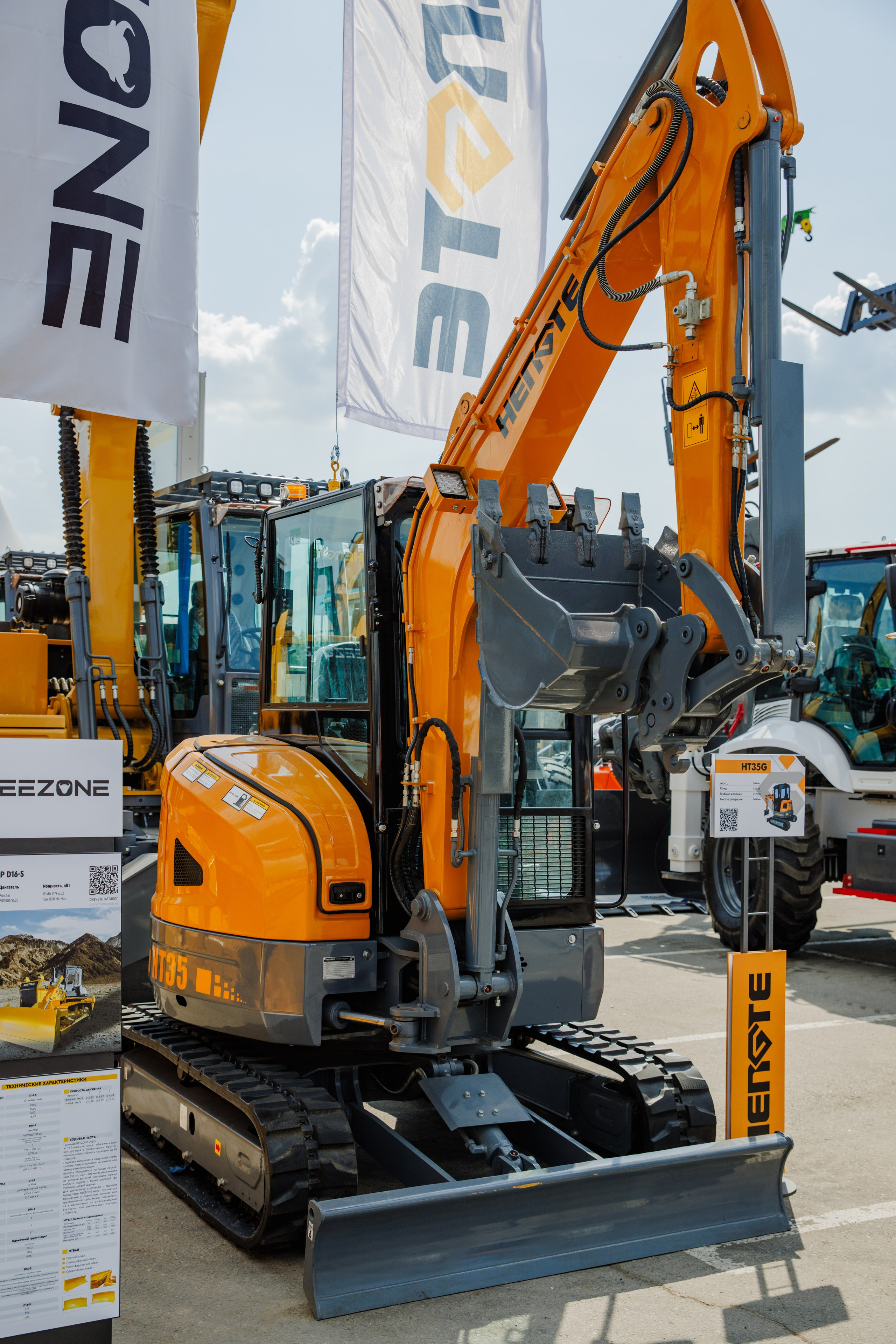 Выставка Спец. Техники. Фотограф Москва Шептаев Артём