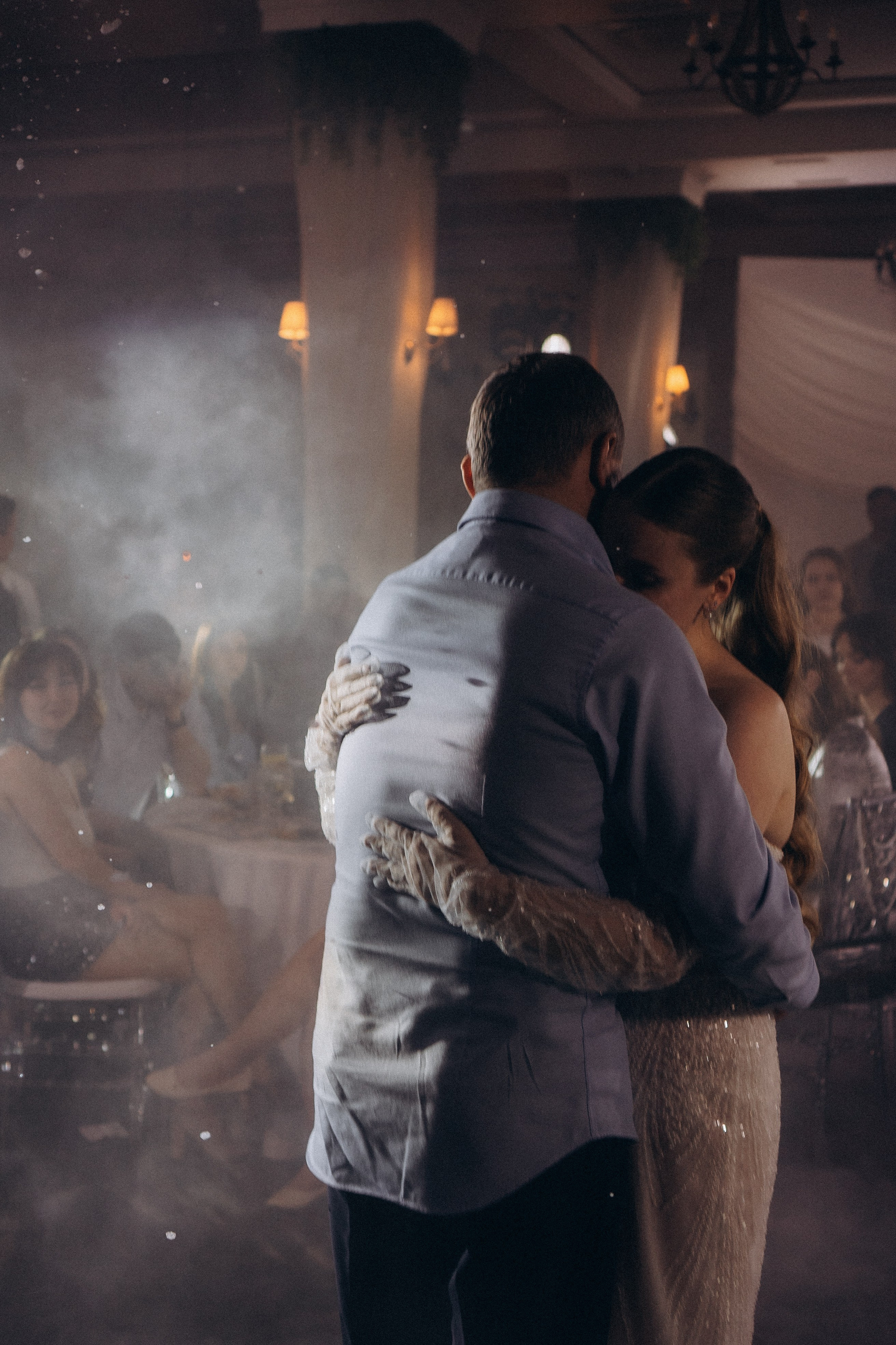 ТАНЕЦ С ПАПОЙ СВАДЕБНМ БАНКЕТЕ (СНЯТО В СИБИРЕ В НИЖНЕВАРТОВСКЕ). Профессиональный фотограф, Санкт-Петербург — Виктория Богомолова