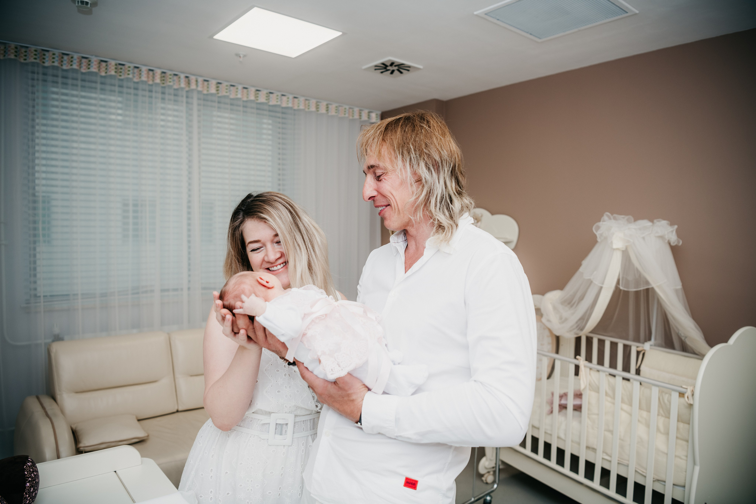 Выписка Полины в Лапино. Фотограф на выписку из роддома в Москве и МО