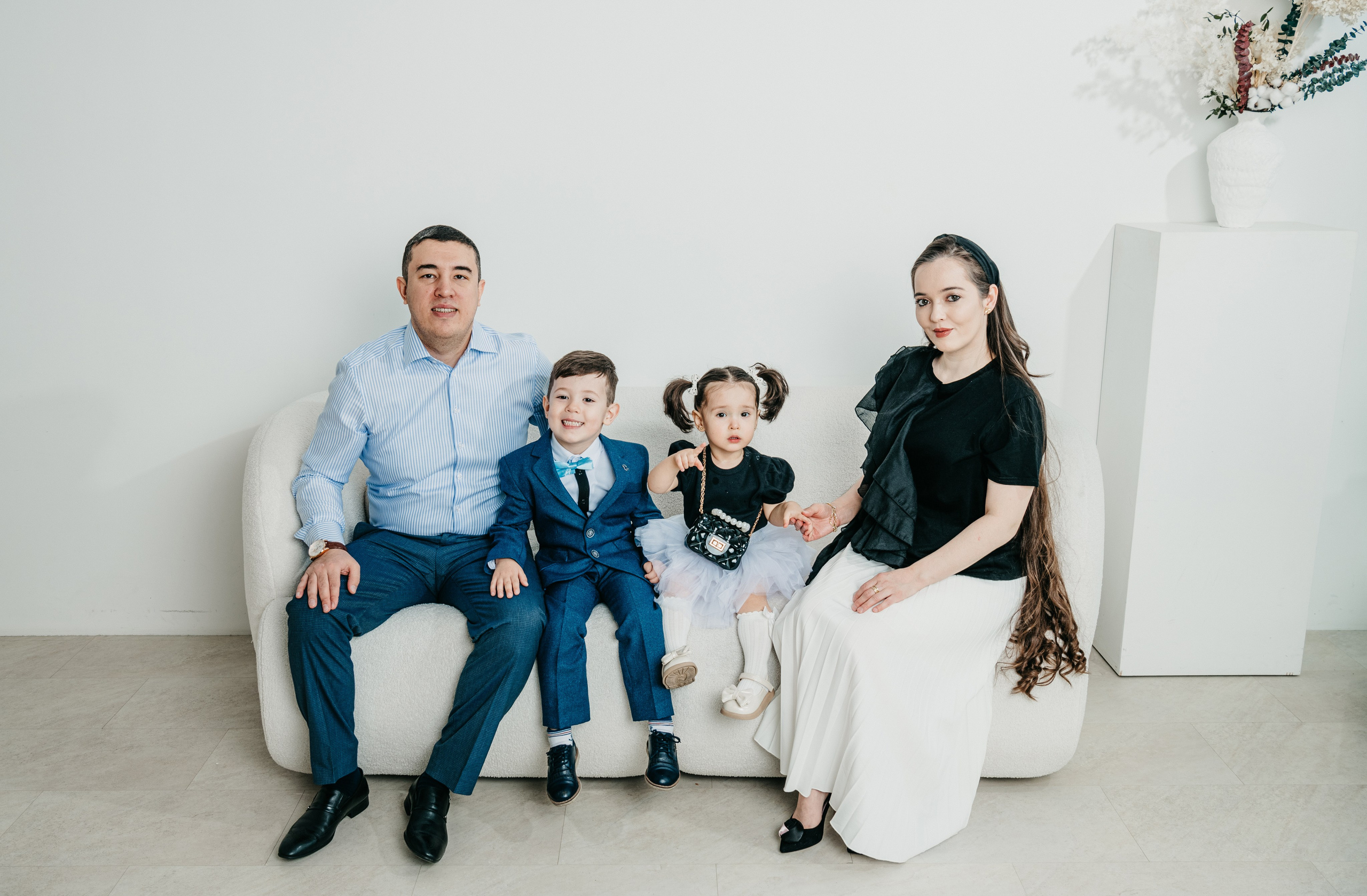Майя с семьей. Фотограф на выписку из роддома в Москве и МО