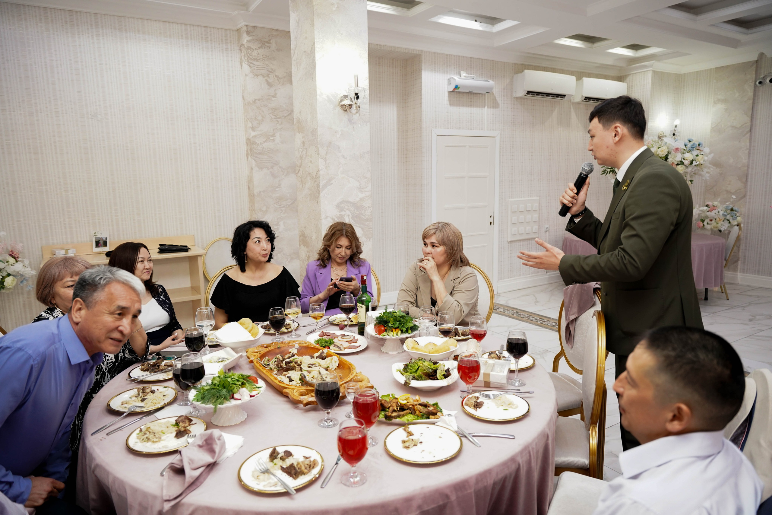 Dana uzatu. Фотограф Ернар Ержанов