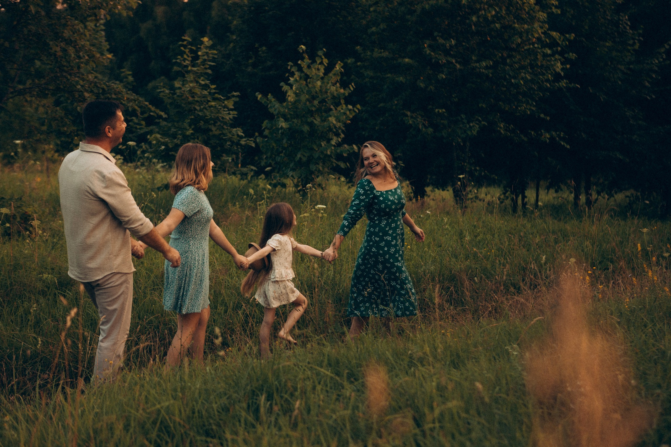 Петя, Наташа, Ева и Есения