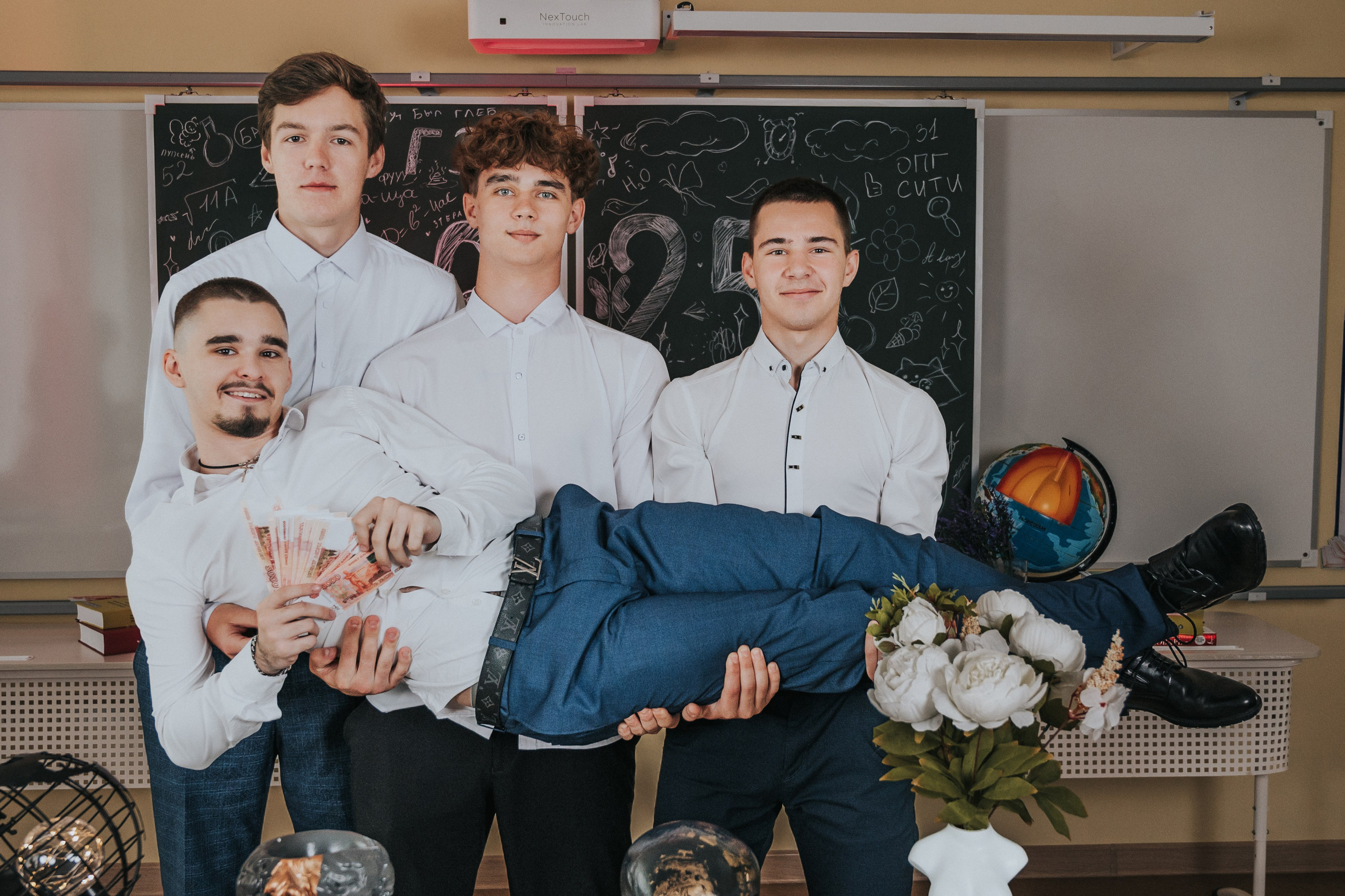 В школе. Выпускные альбомы и Школьный фотограф в Алексеевке, Бирюче, Красном