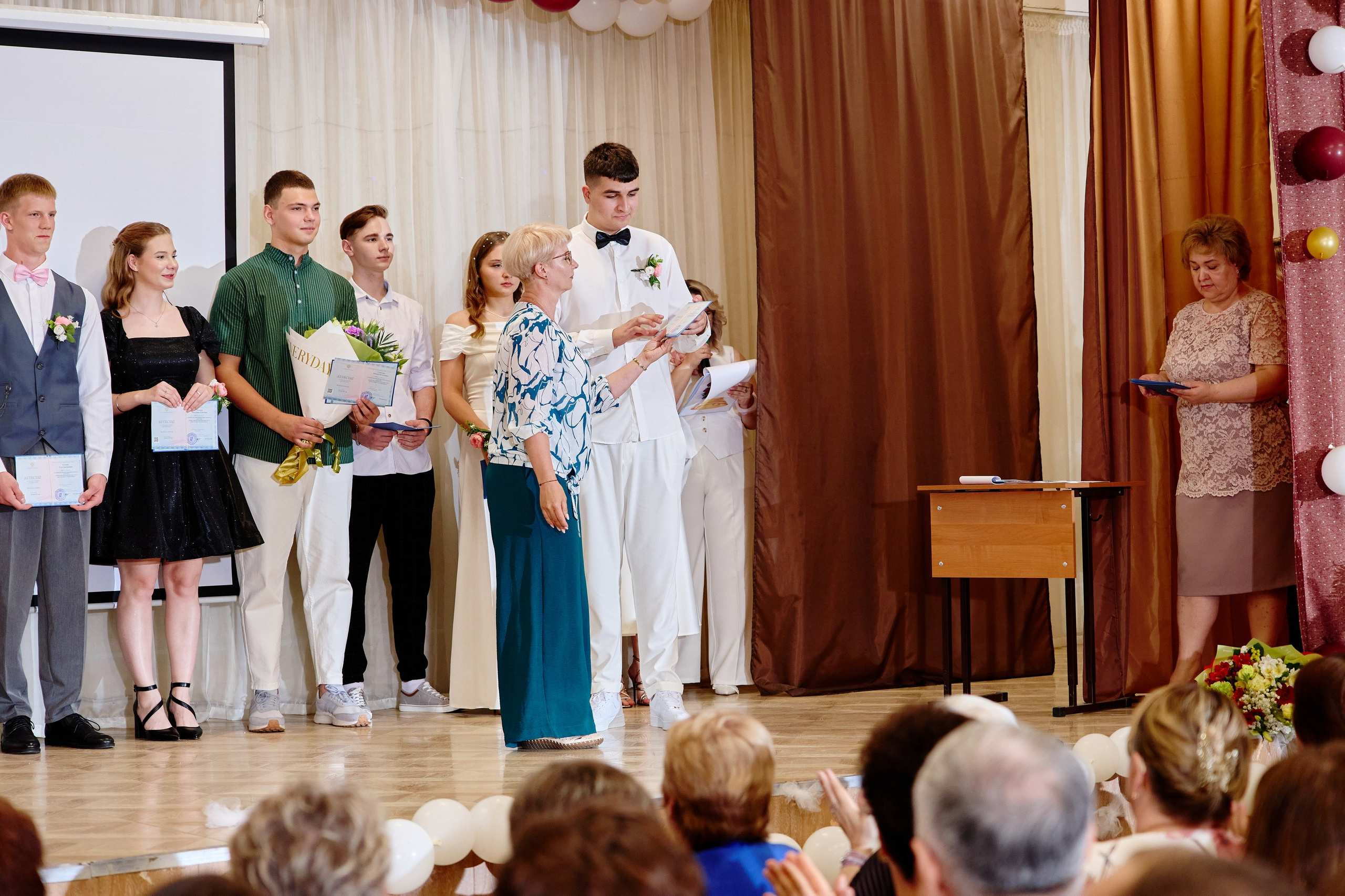 Выпускной 35 Сош. Фотограф Выпускные альбомы Таганрог Сергей Коробченко