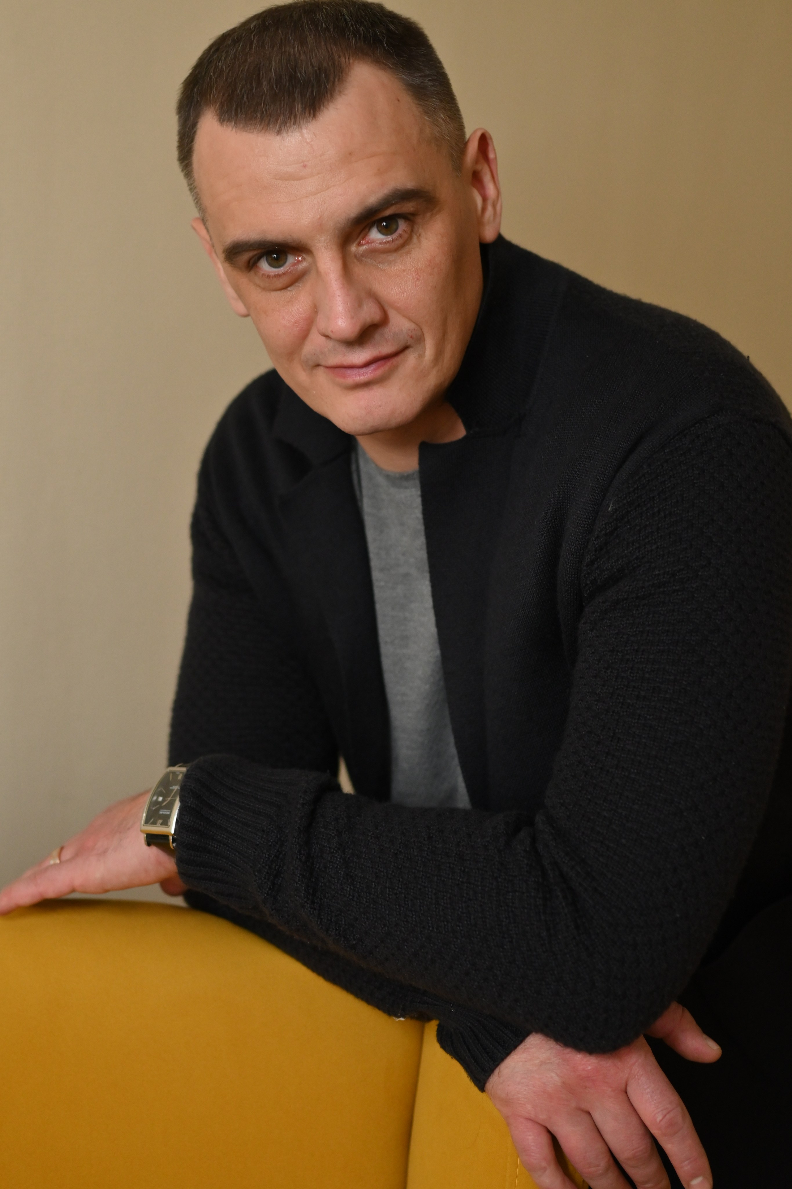 Крупный план, углы, взгляд в камеру