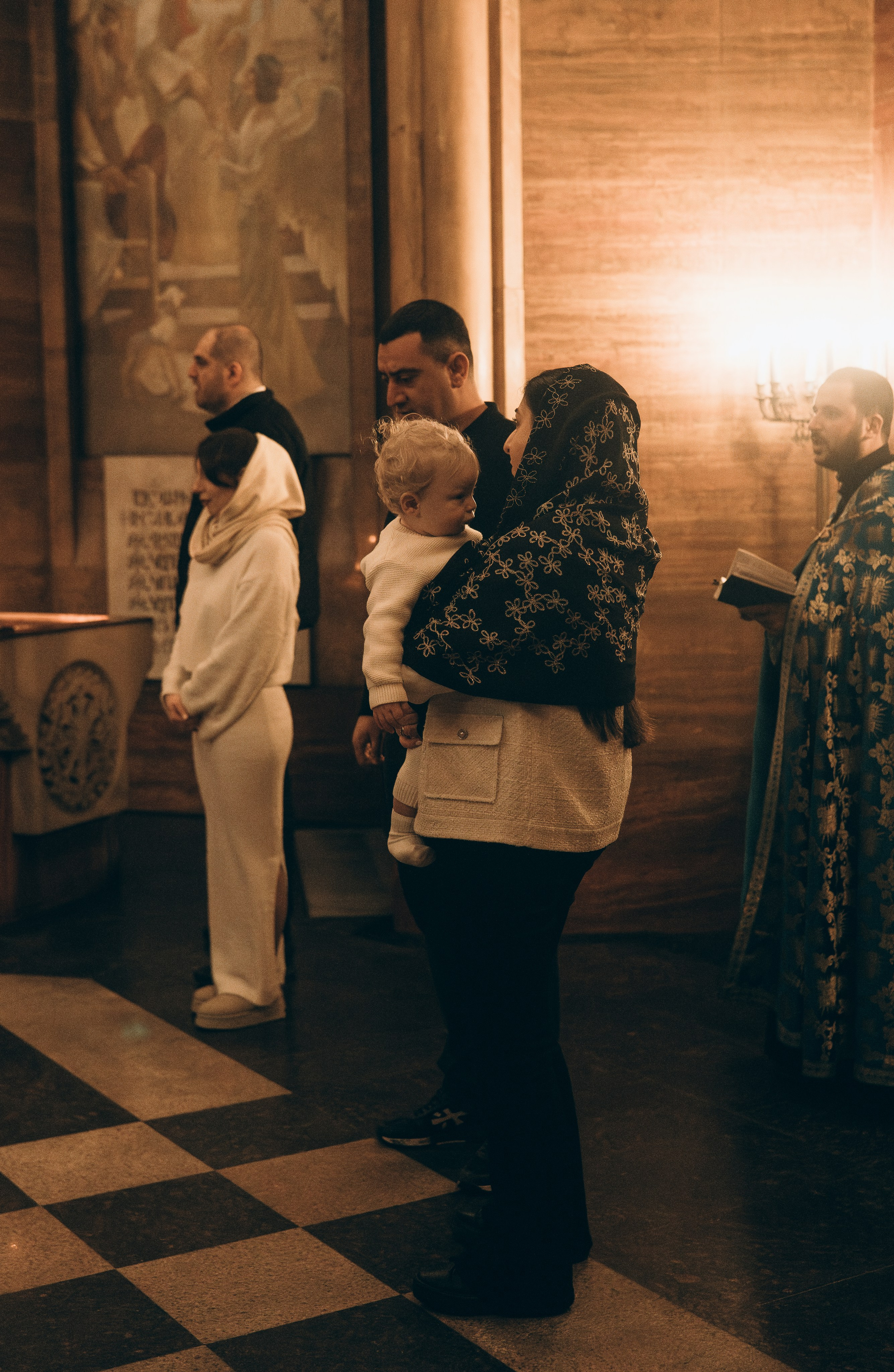 Таинство Крещения в Армянской церкви. Семейный, ньюборн фотограф, фотограф на роды в Москве, Виктория Тюльдюкова