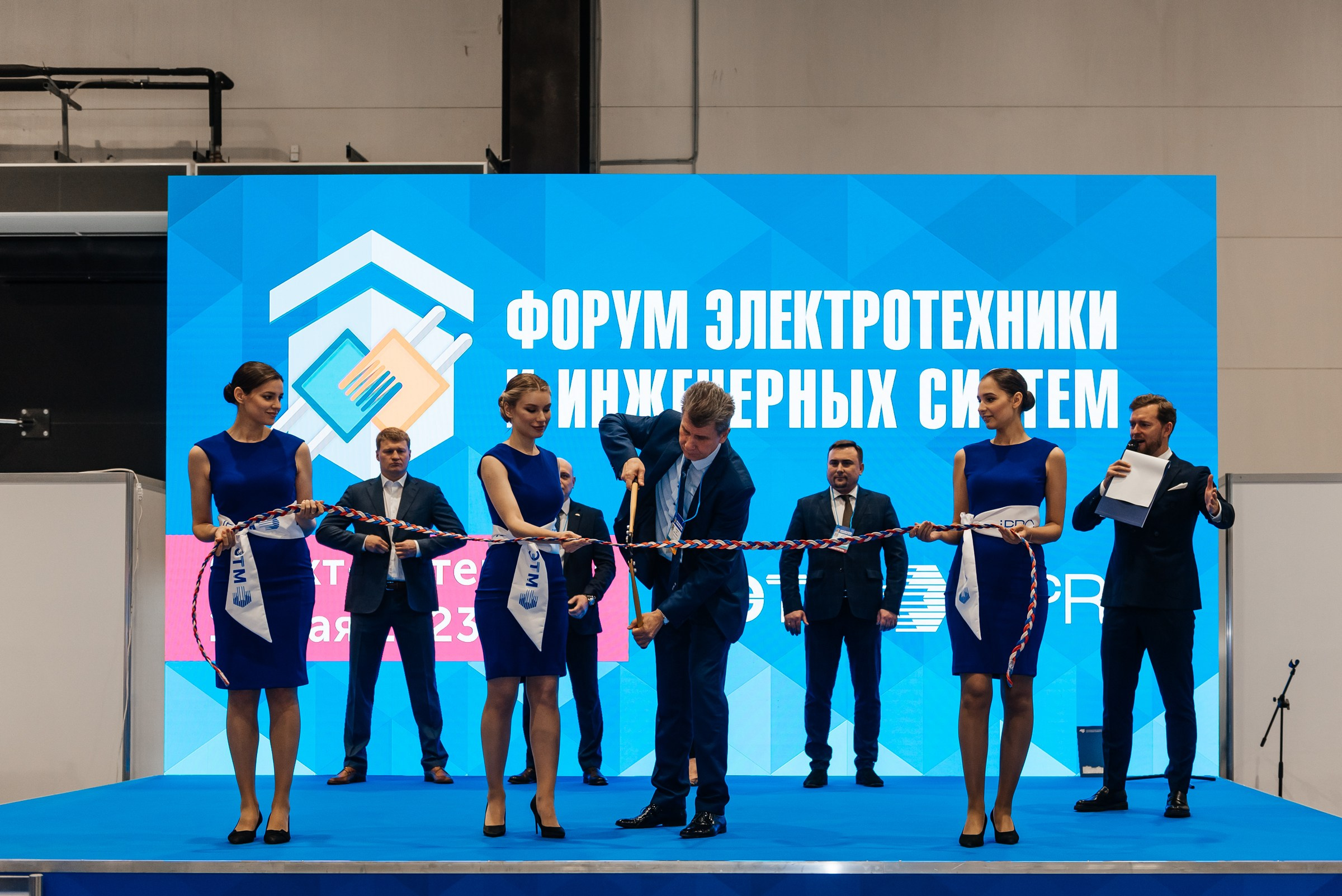 Репортажная съёмка на форуме ЭТМ. Свадебный фотограф в Санкт-Петербурге Венера Ахметова