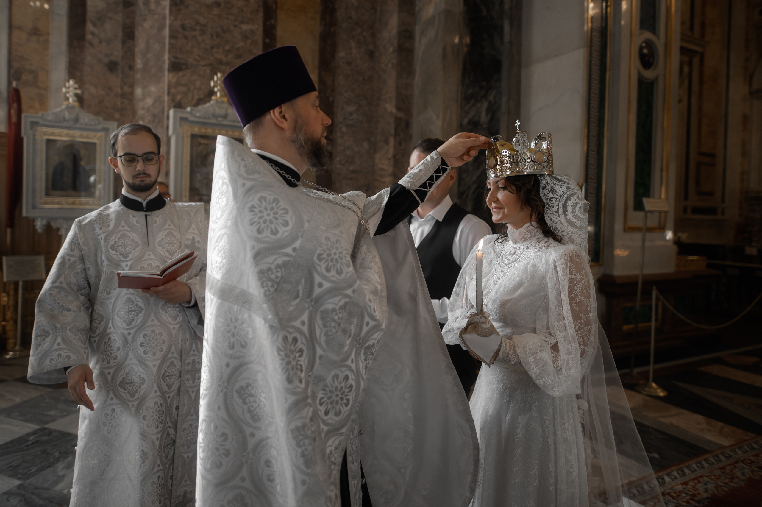 Венчание в Исаакиевском соборе. Фотограф на крещение и венчание, семейный фотограф в Санкт-Петербурге