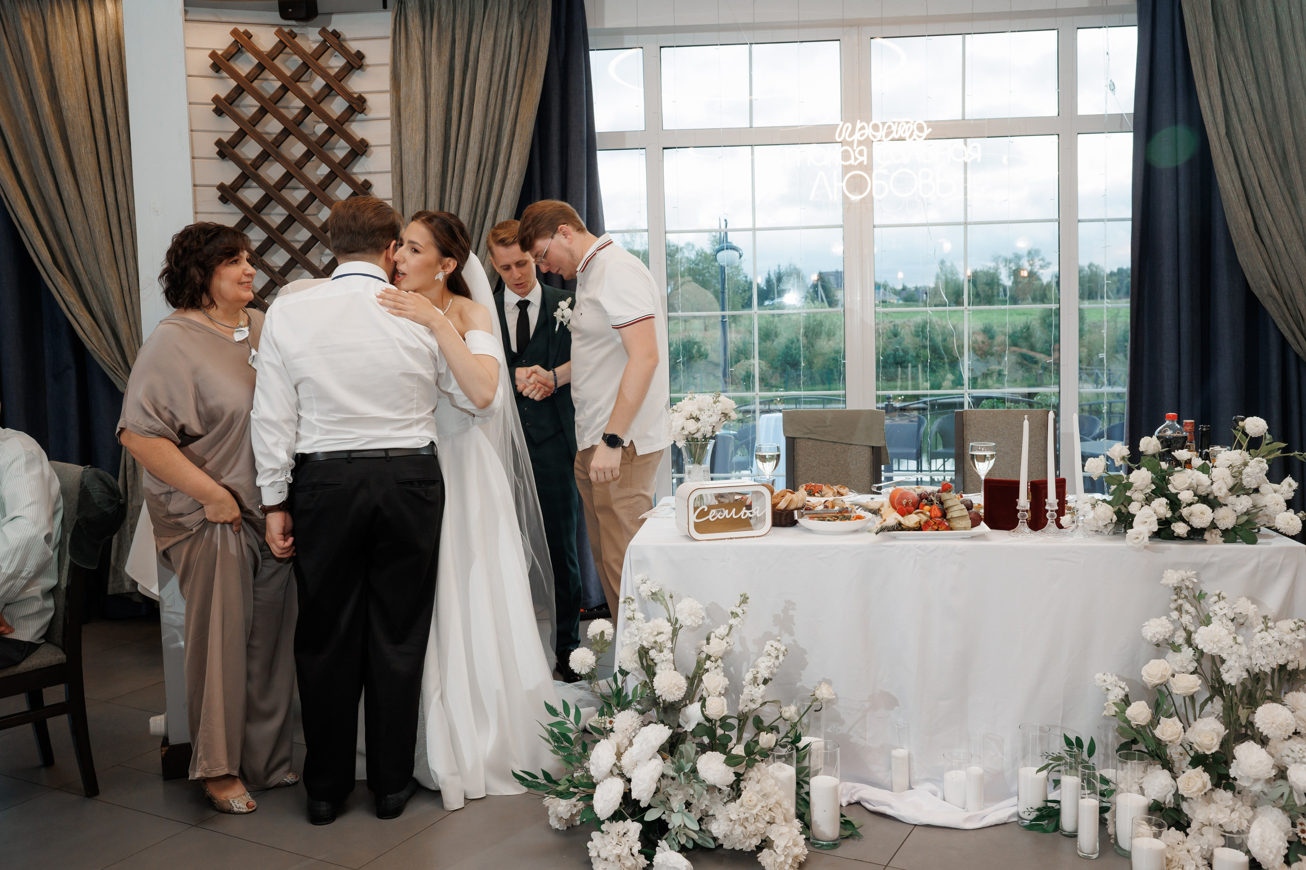 Регистрация в отеле Fish Point, ЗАГС Бутово, прогулка в Остафьево. Свадебный и репортажный фотограф (Москва, Королев и другие)