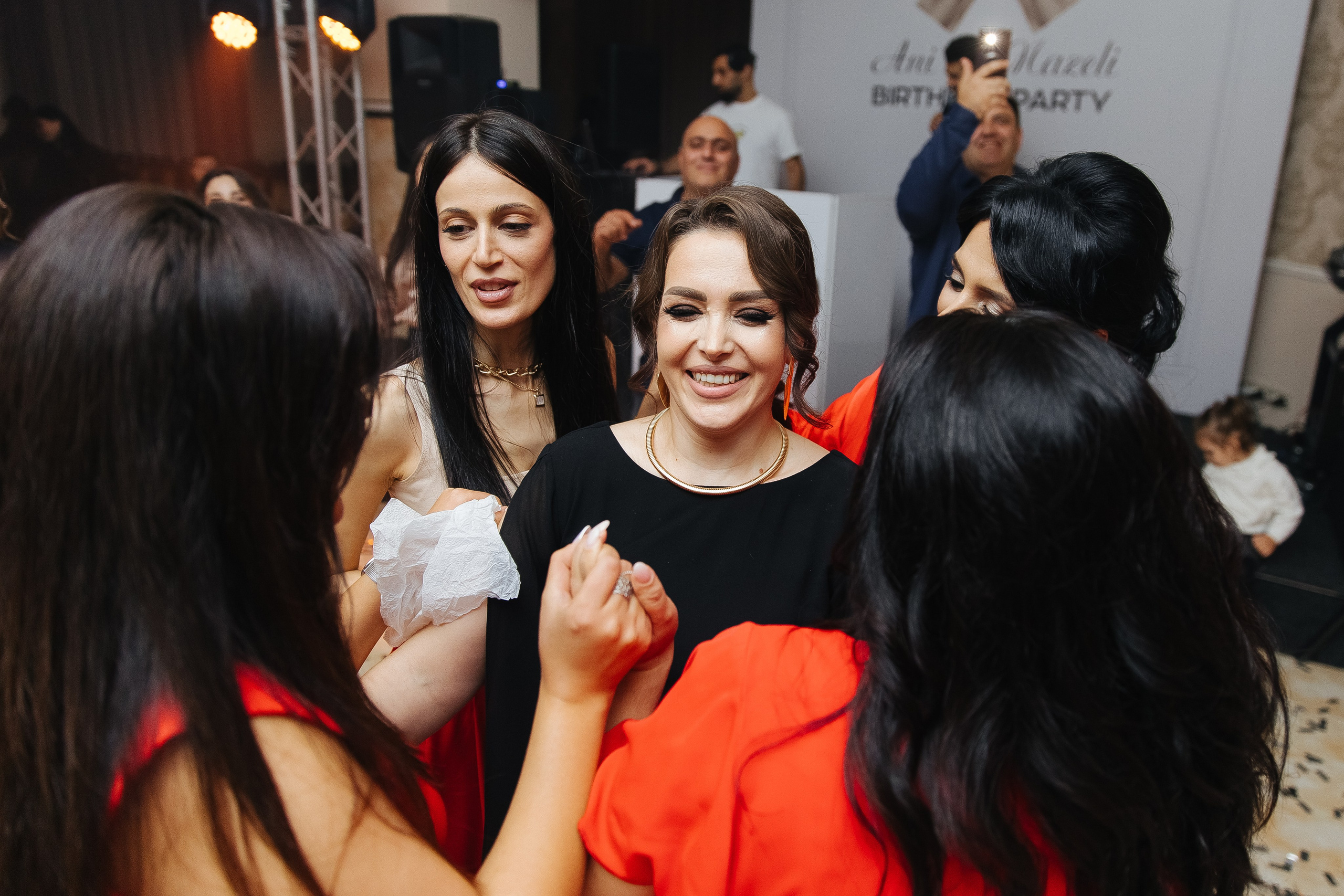 Ани и Назели. 35&5 День рождения, «Янтарь». Фотограф в Красноярске Надежда Воскресенская