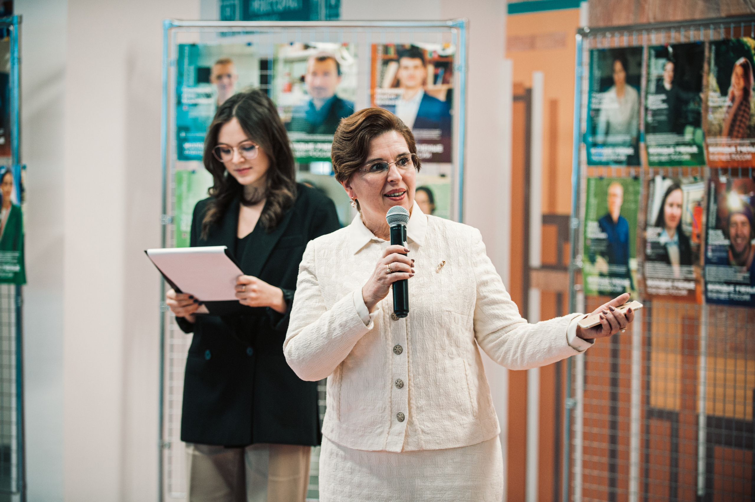 Открытие фотовыставки «Молодые ученые — будущее России». Фотограф в Новосибирске Полина Колмачевская