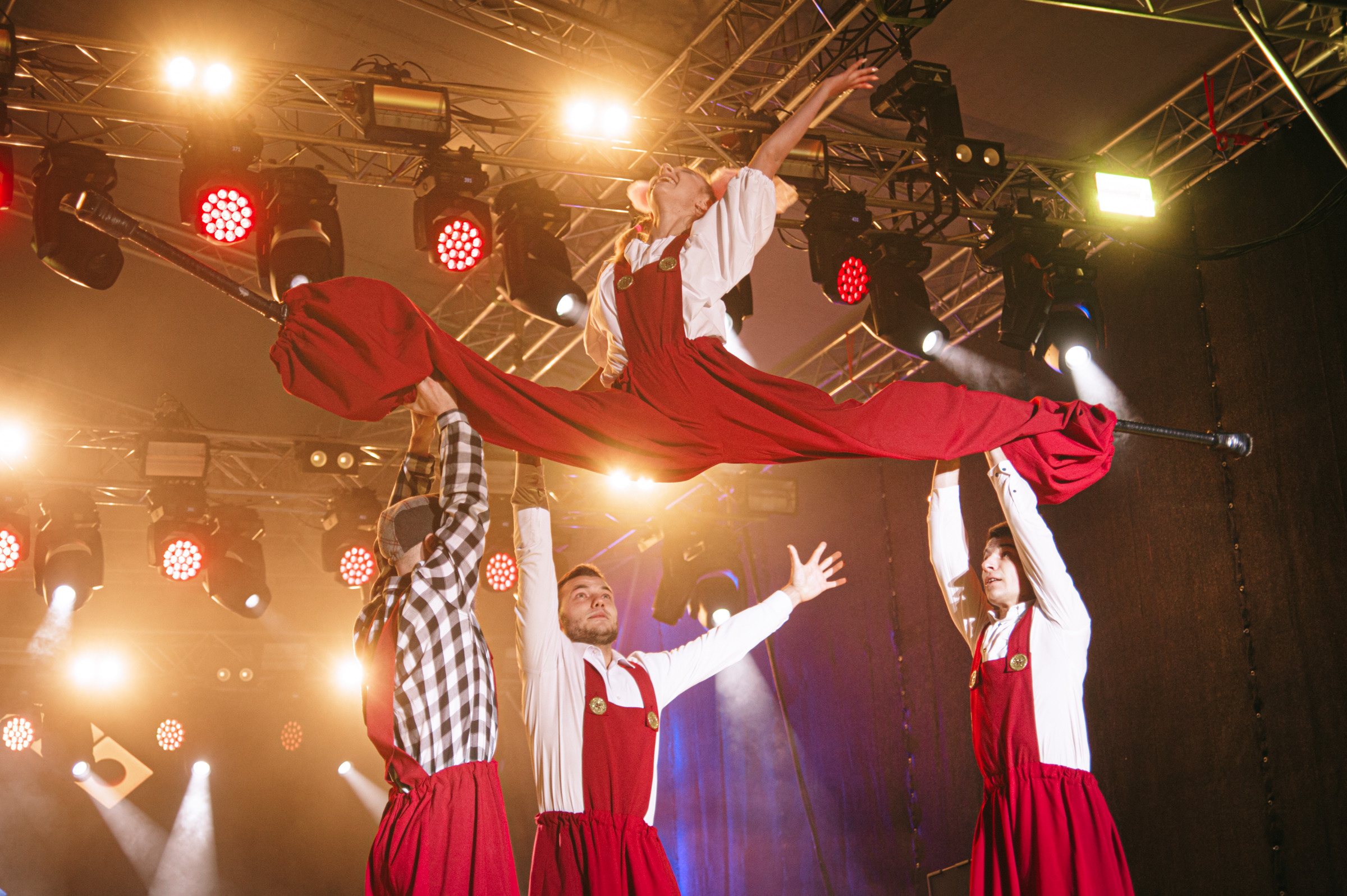 Закрытие фестиваля работающей молодежи в Ставрополе. Фотограф в Новосибирске Полина Колмачевская