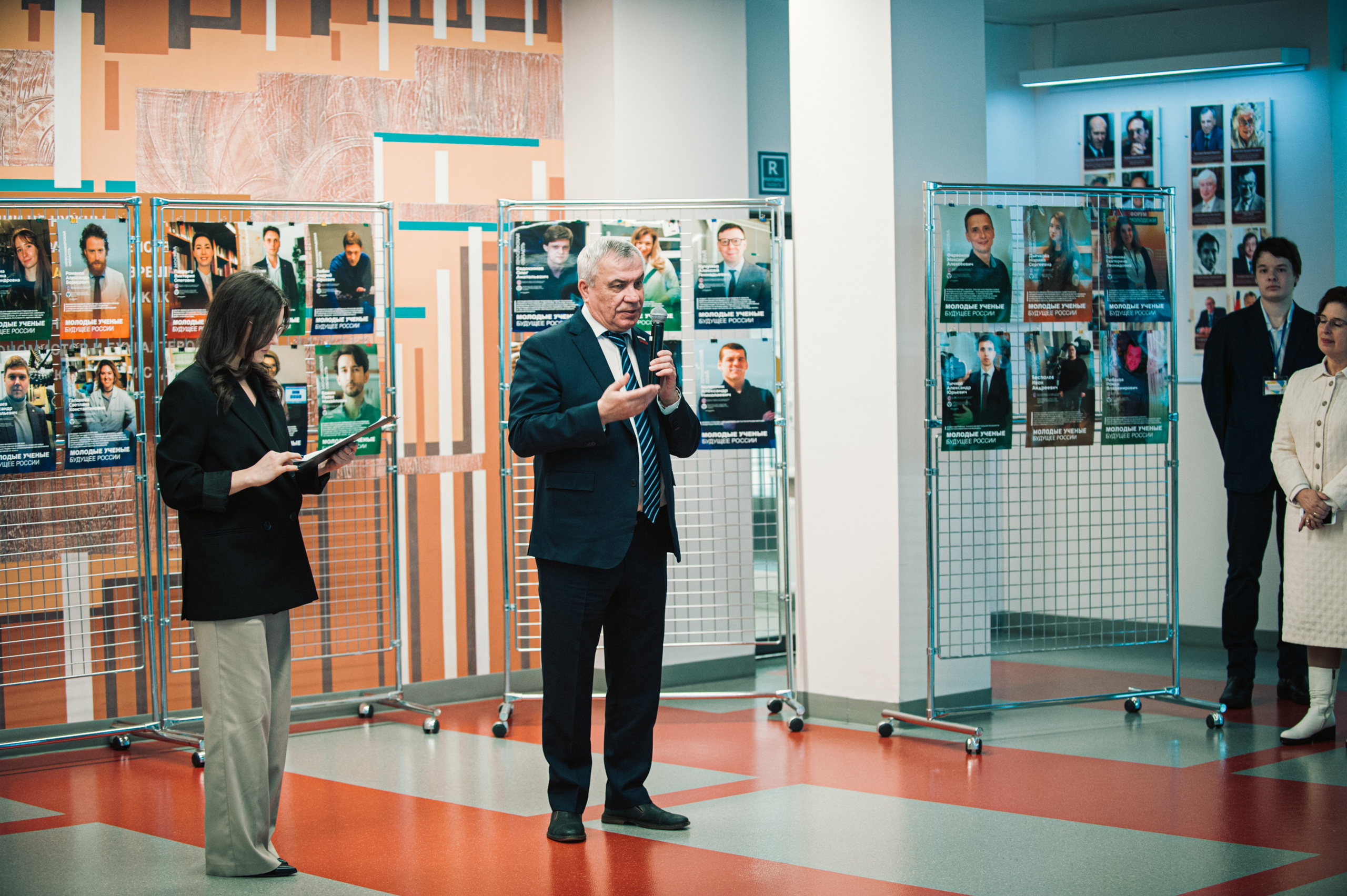 Открытие фотовыставки «Молодые ученые — будущее России». Фотограф в Новосибирске Полина Колмачевская