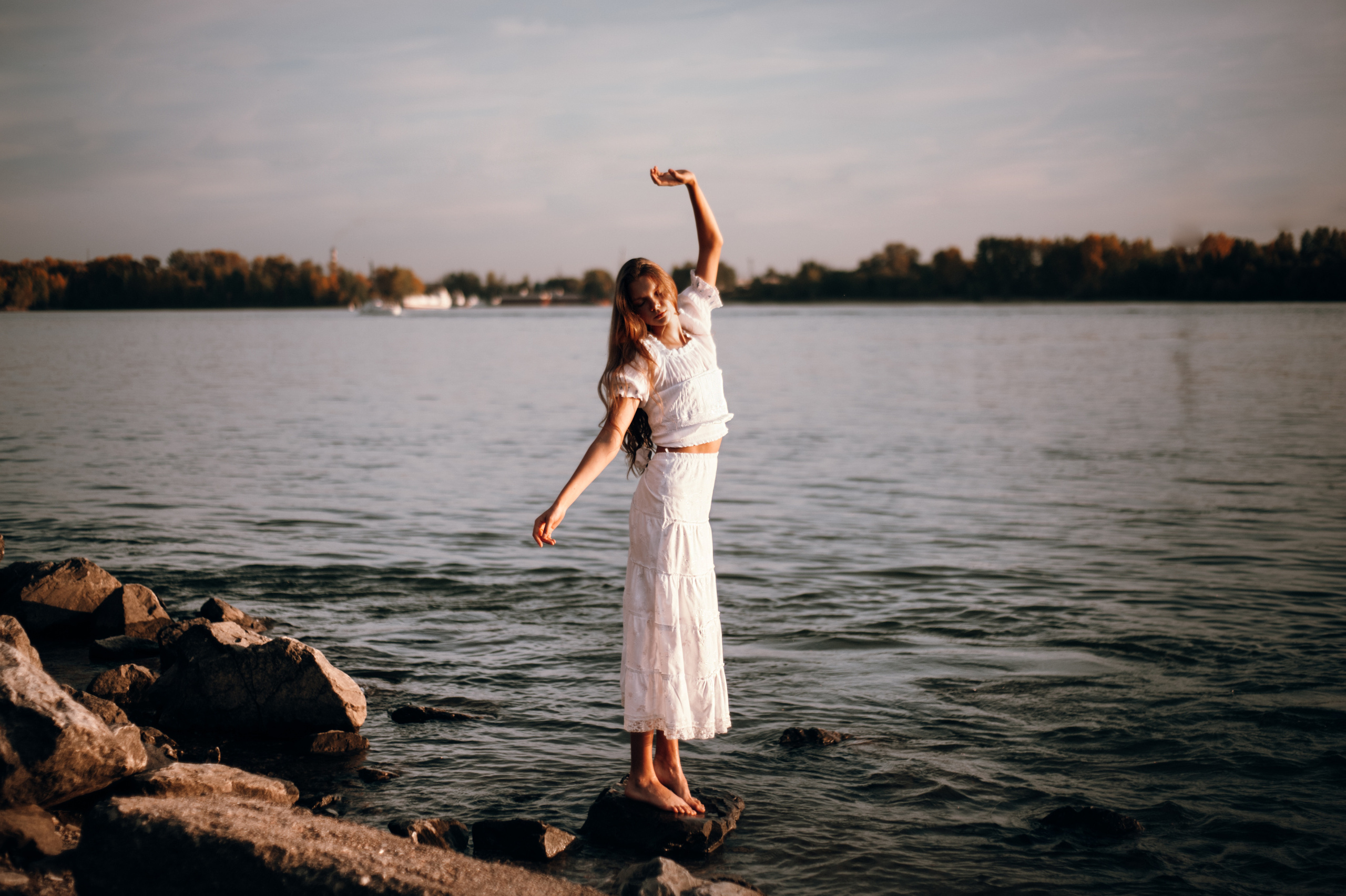 Катя, берег. Фотограф в Новосибирске Полина Колмачевская