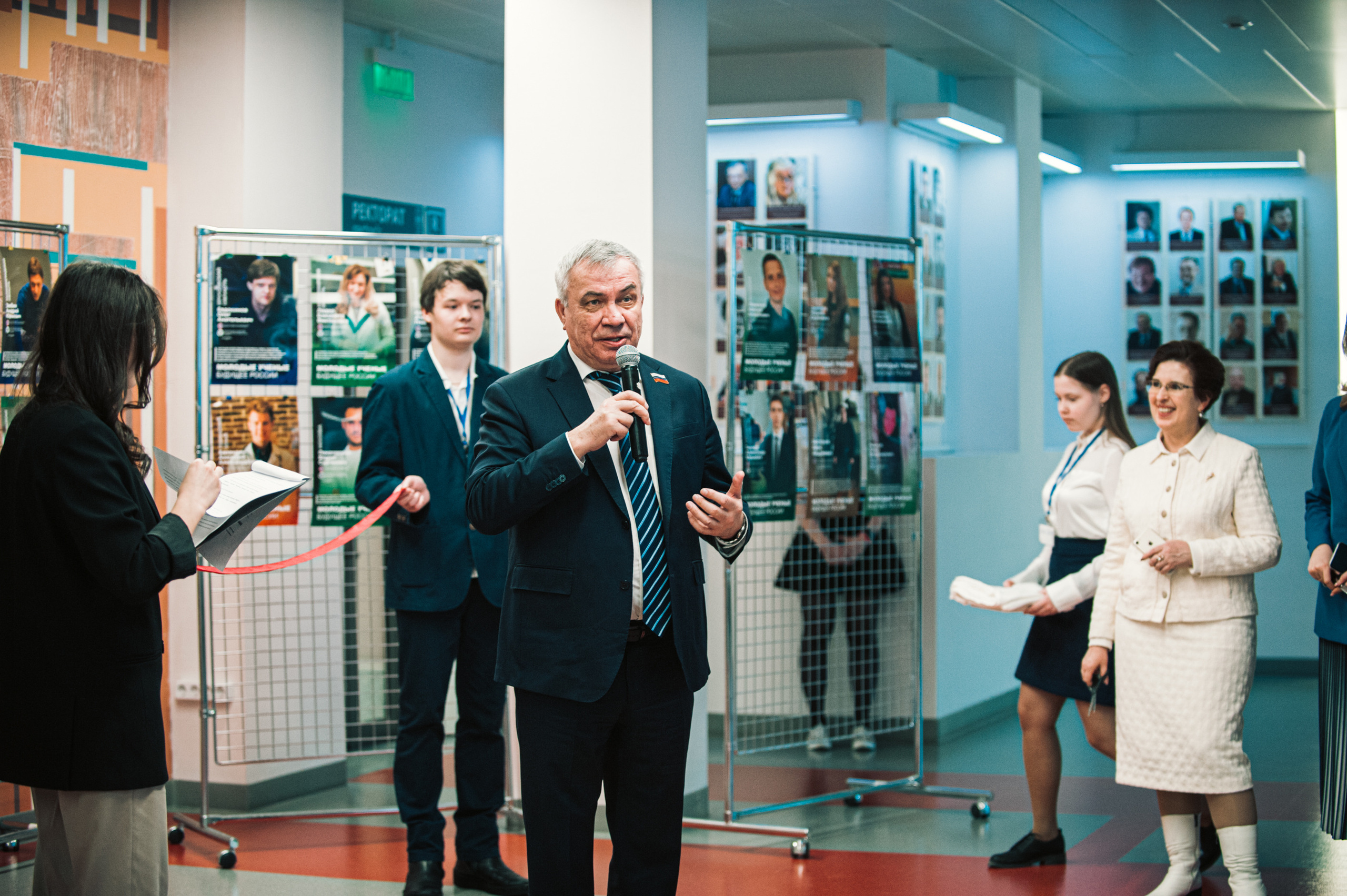 Открытие фотовыставки «Молодые ученые — будущее России». Фотограф в Новосибирске Полина Колмачевская