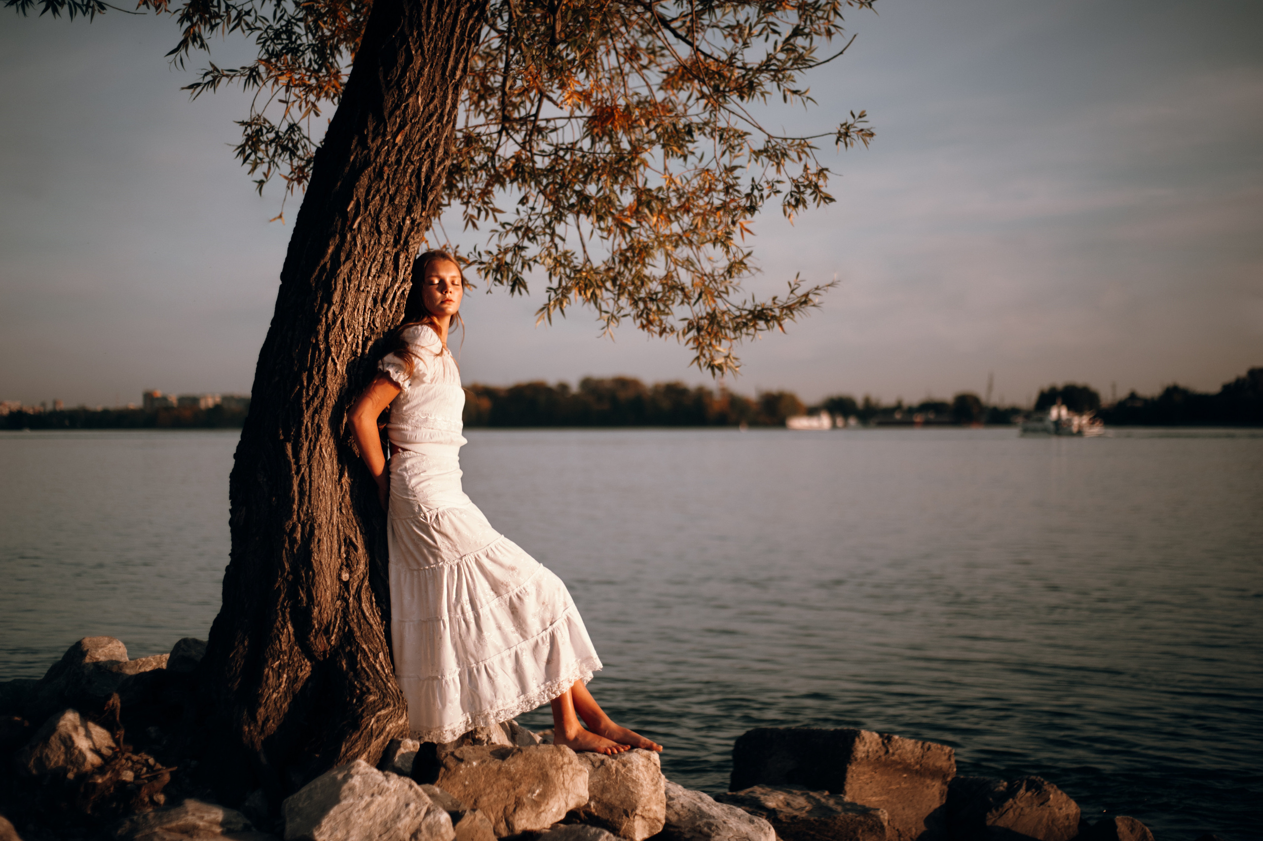 Катя, берег. Фотограф в Новосибирске Полина Колмачевская