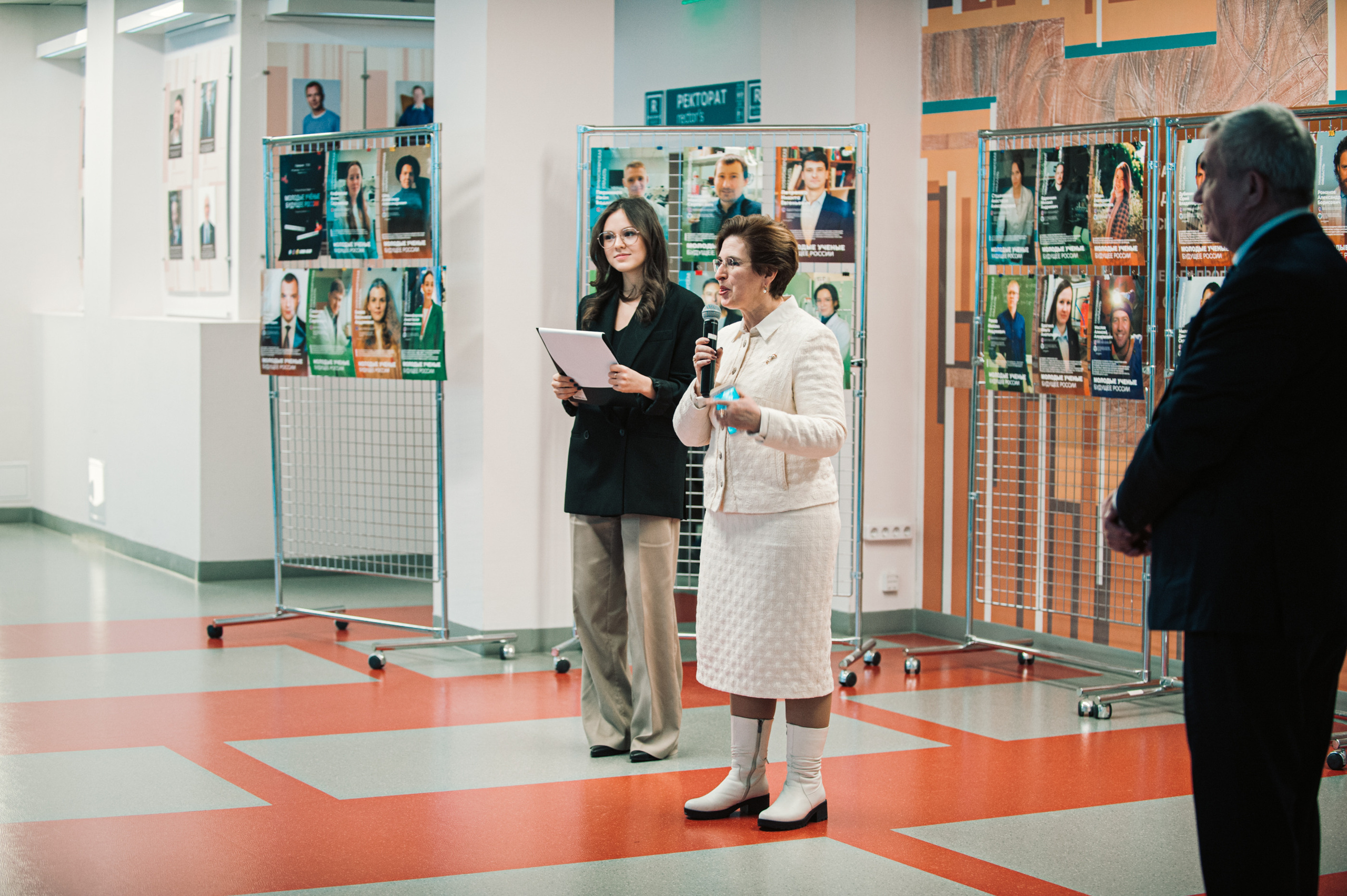 Открытие фотовыставки «Молодые ученые — будущее России». Фотограф в Новосибирске Полина Колмачевская