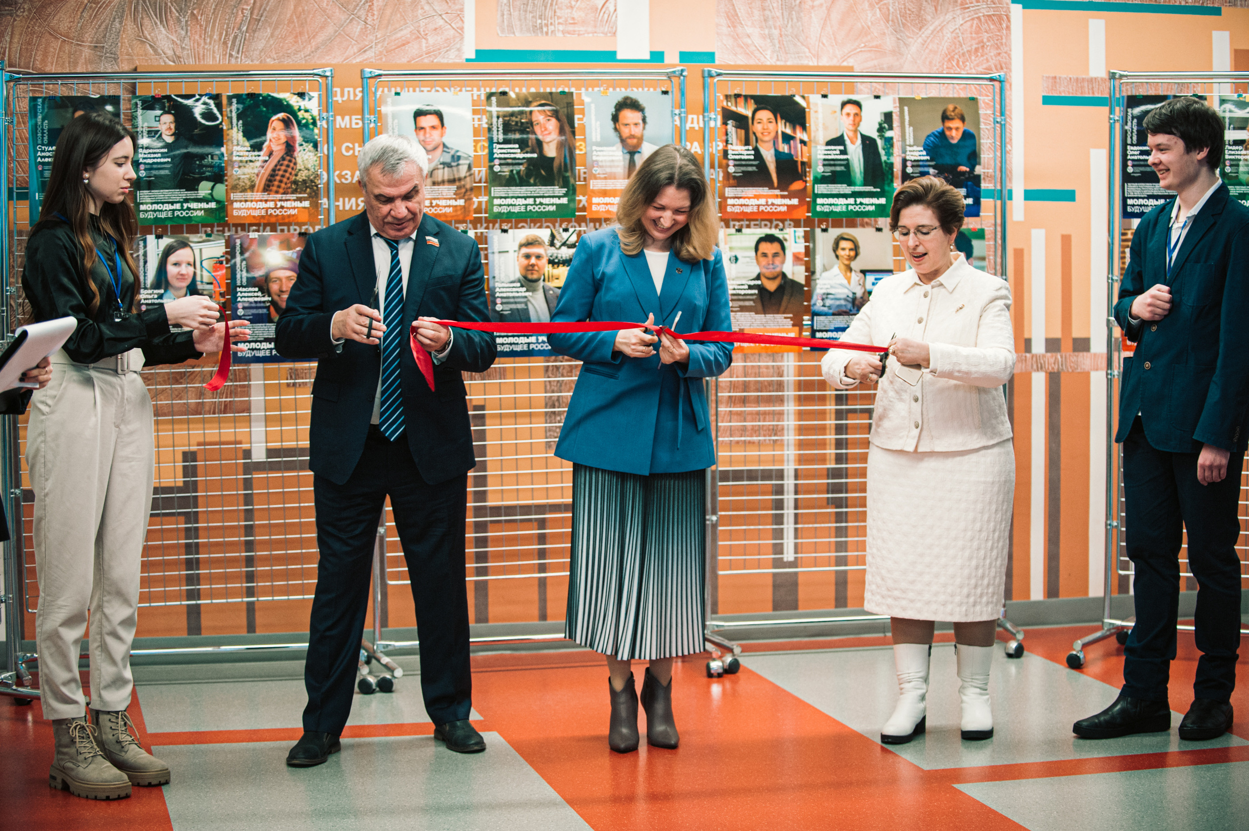 Открытие фотовыставки «Молодые ученые — будущее России». Фотограф в Новосибирске Полина Колмачевская