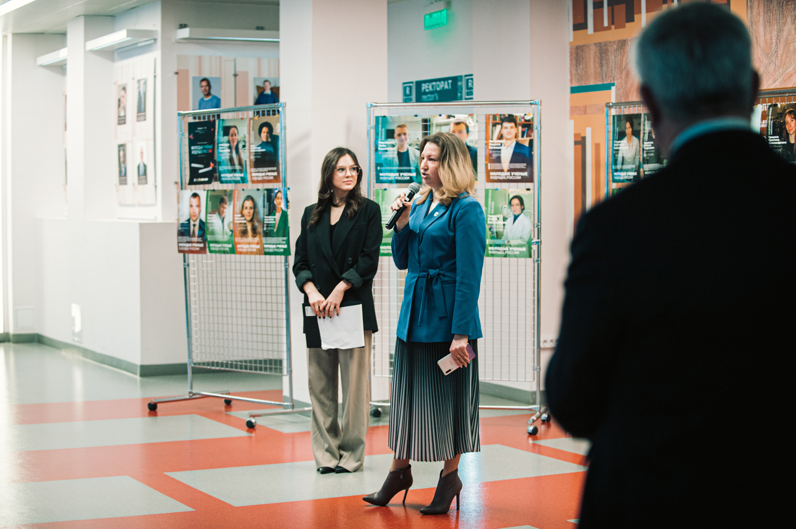 Открытие фотовыставки «Молодые ученые — будущее России». Фотограф в Новосибирске Полина Колмачевская