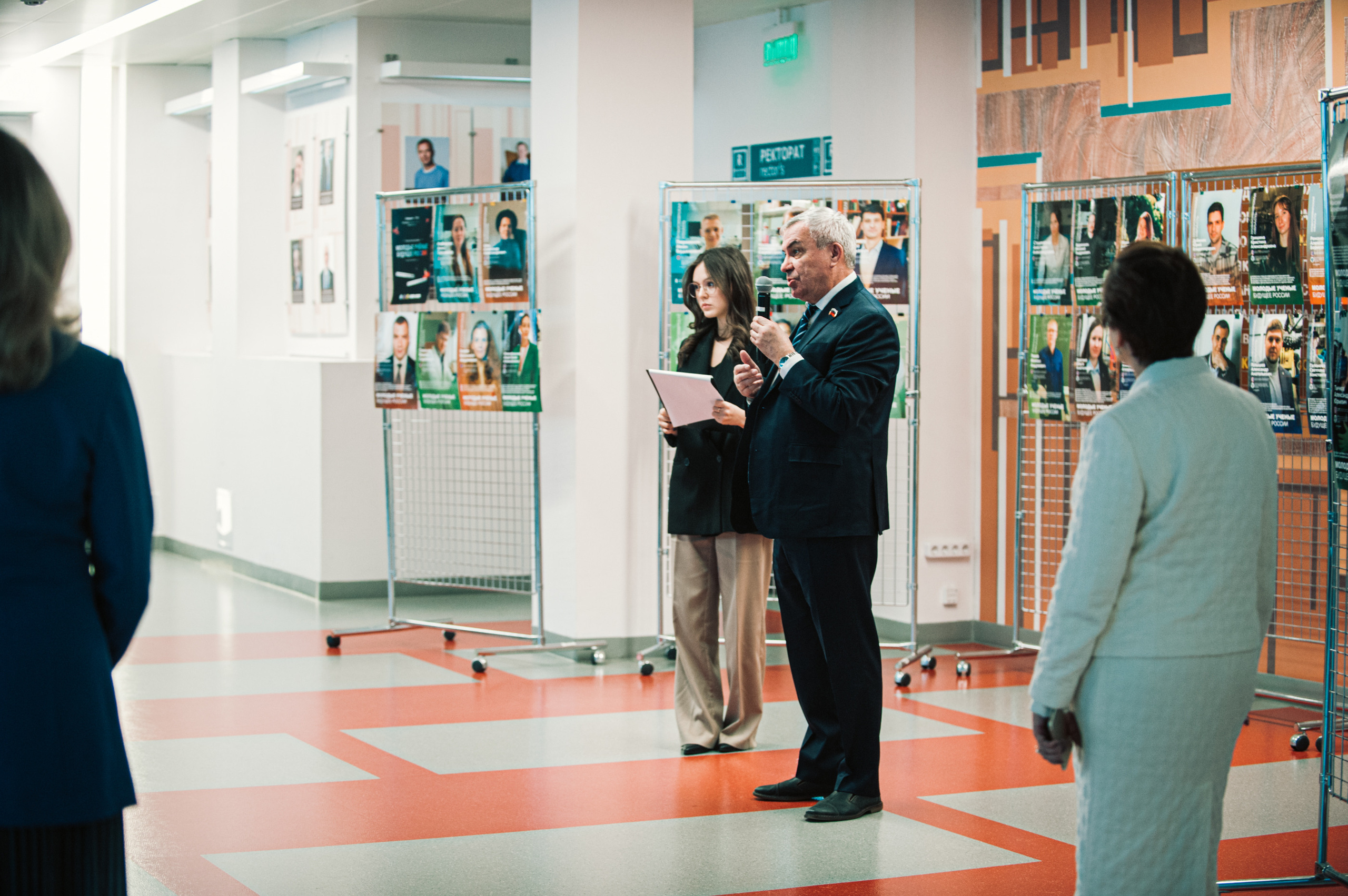 Открытие фотовыставки «Молодые ученые — будущее России». Фотограф в Новосибирске Полина Колмачевская