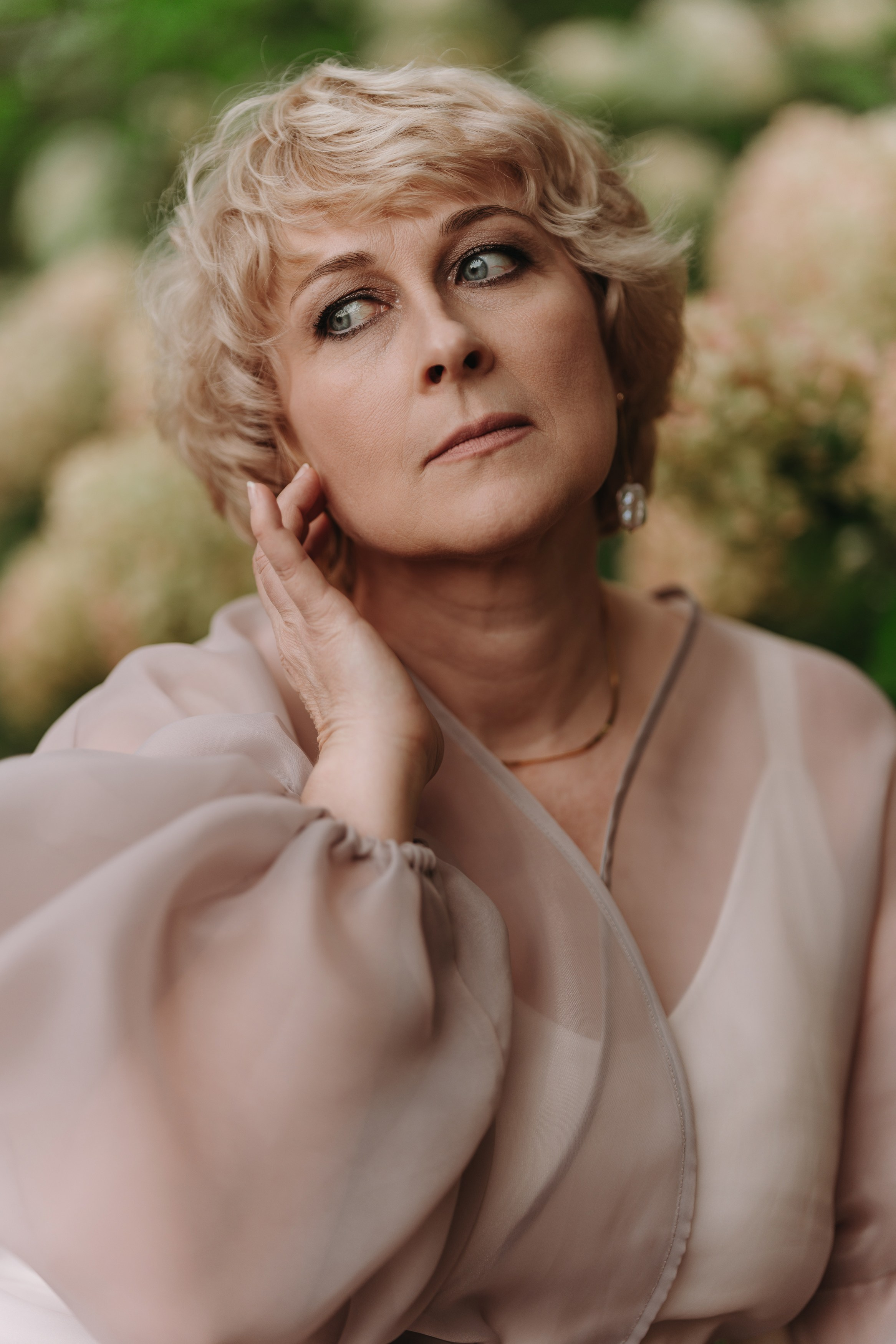 съёмка девушки с макияжем