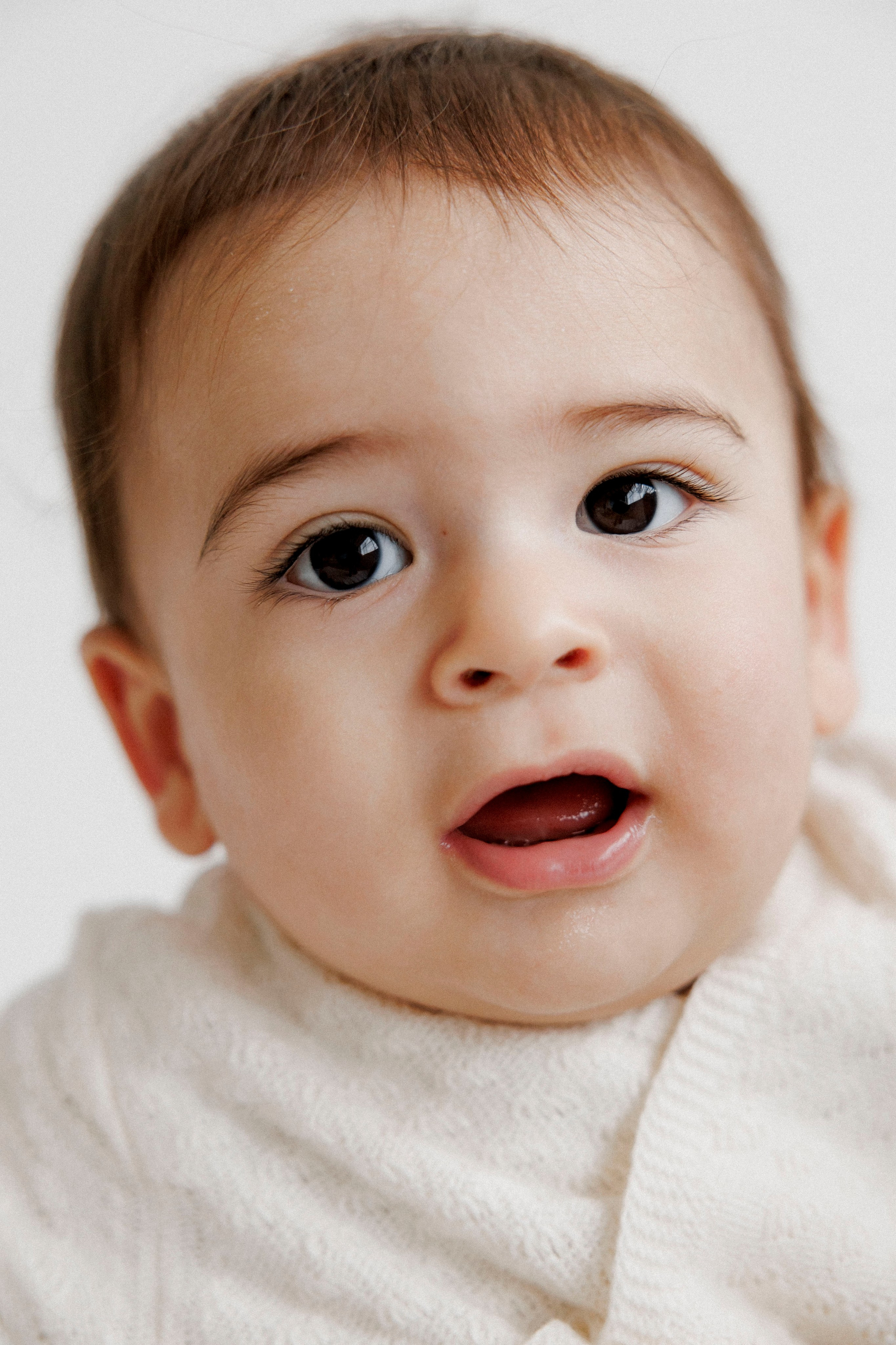 Family photoshoot in White Studio. Wedding and family photographer